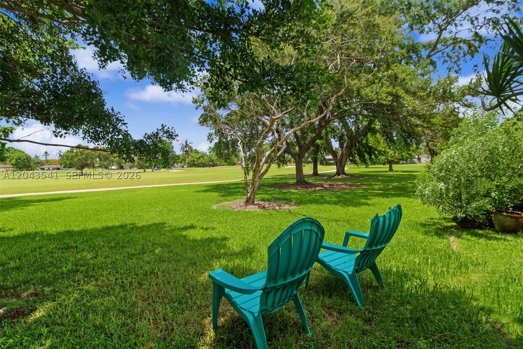 9720 Palmetto Club Ln W, Miami FL 33157