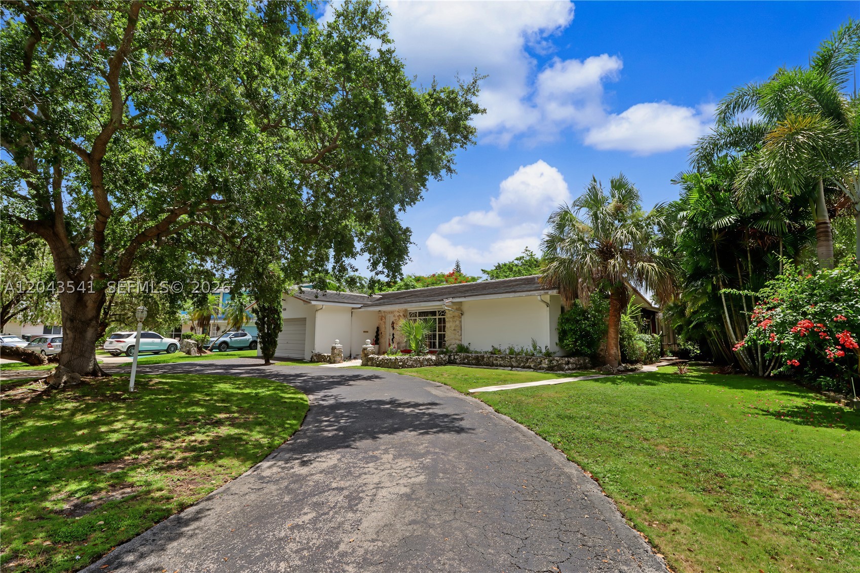 9720 Palmetto Club Ln W, Miami FL 33157