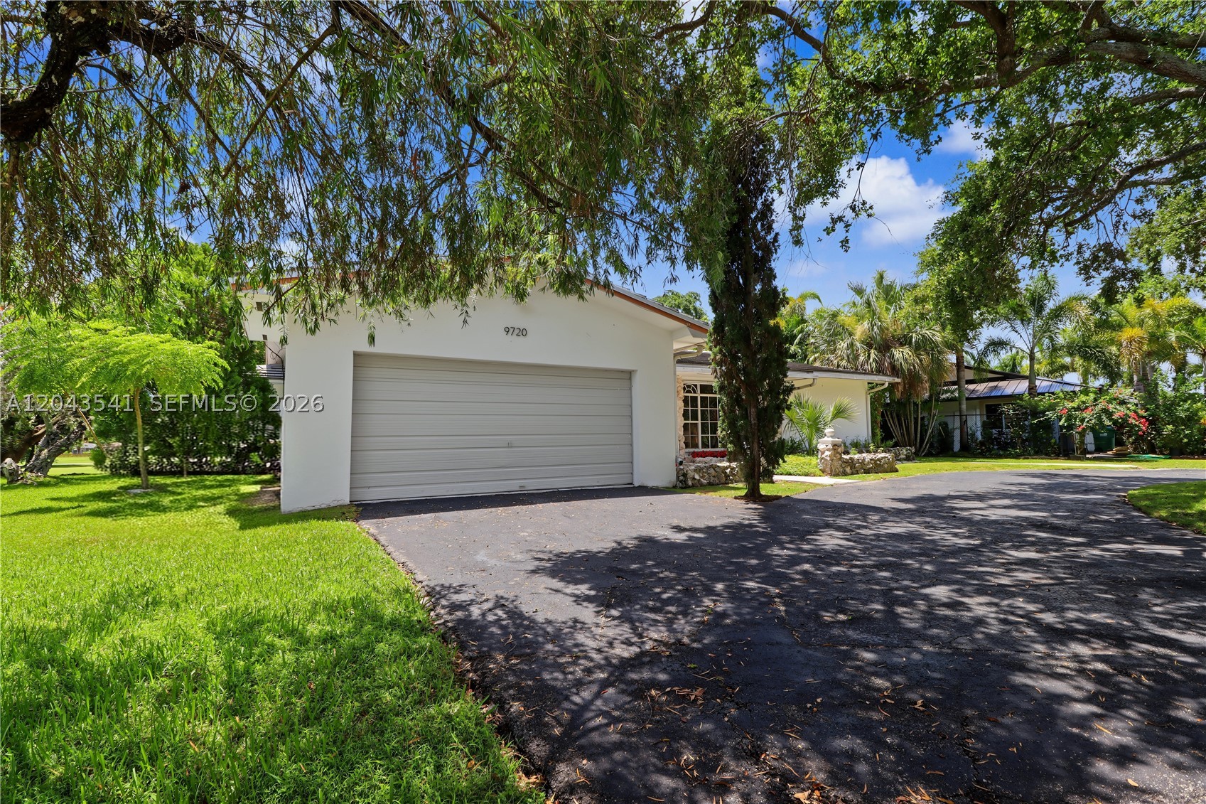 9720 Palmetto Club Ln W, Miami FL 33157