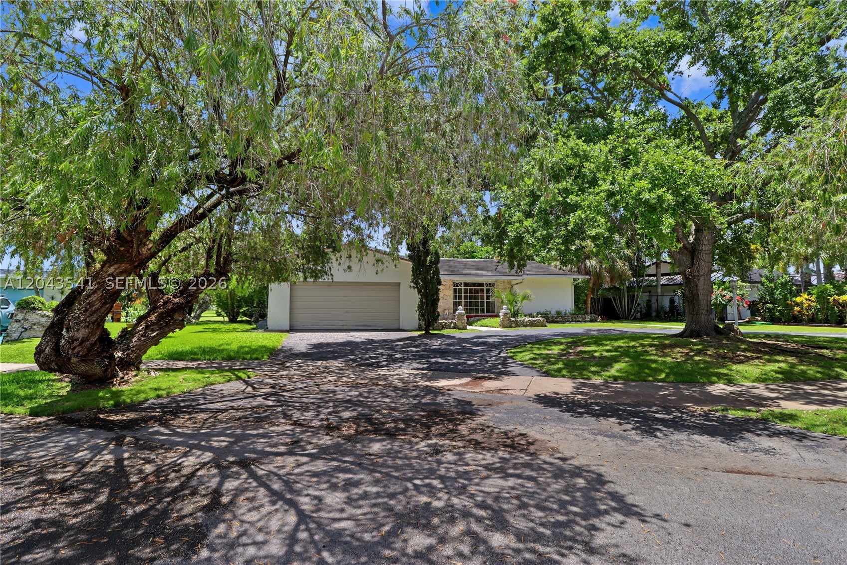 9720 Palmetto Club Ln W, Miami FL 33157