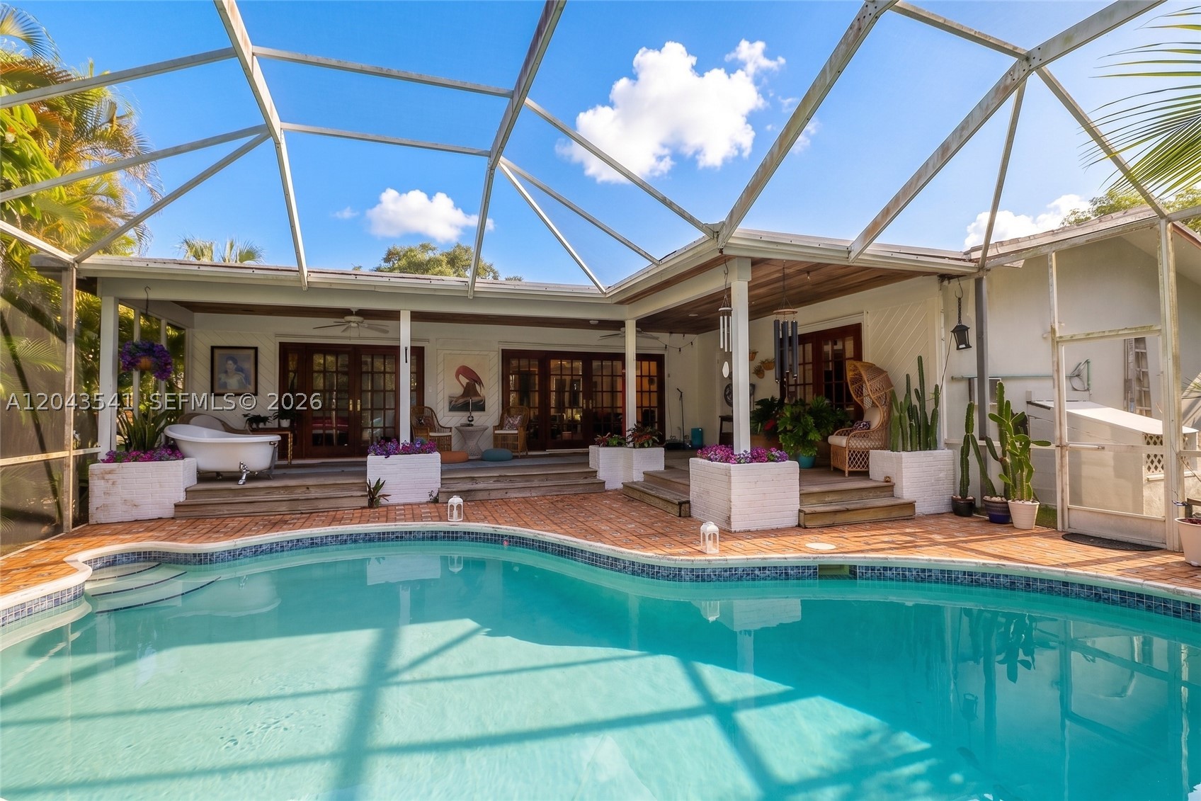 9720 Palmetto Club Ln W, Miami FL 33157