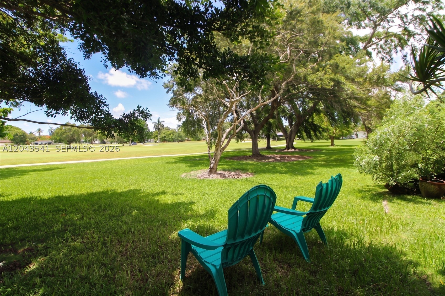 9720 Palmetto Club Ln W, Miami FL 33157