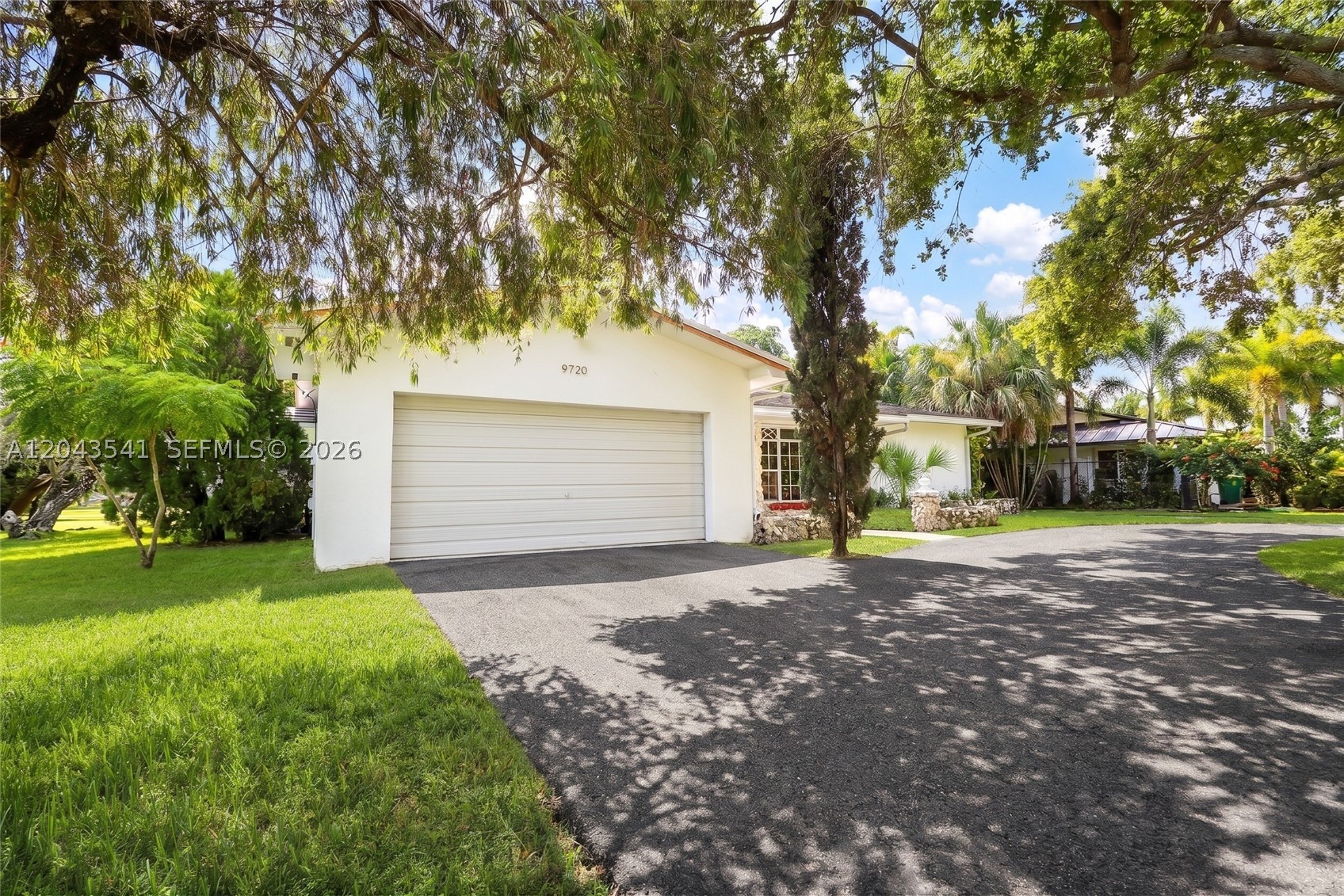 9720 Palmetto Club Ln W, Miami FL 33157
