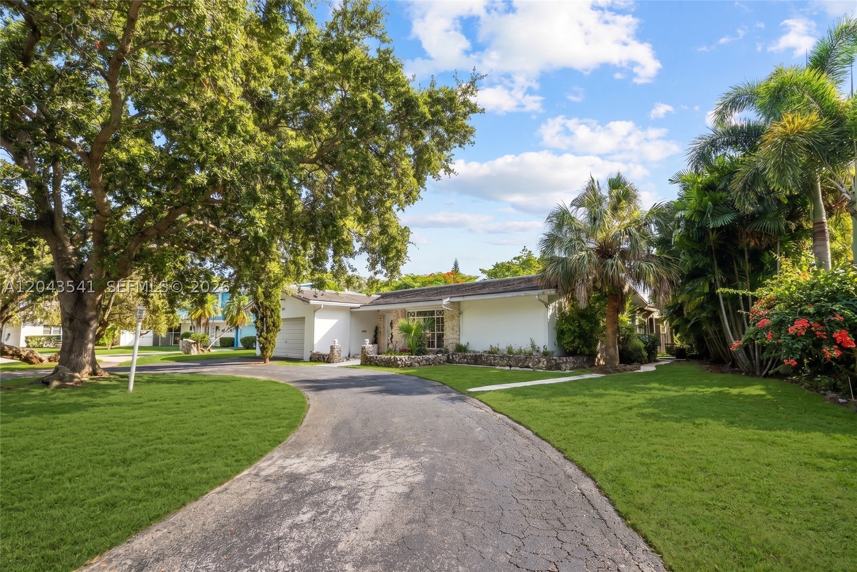9720 Palmetto Club Ln W, Miami FL 33157