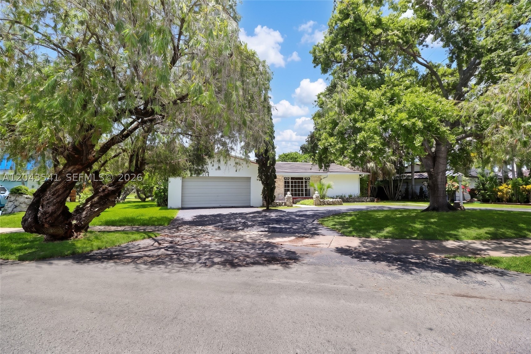 9720 Palmetto Club Ln W, Miami FL 33157