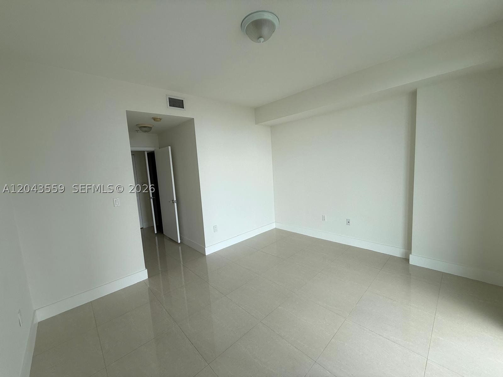 79 SW 12th St #3702-S, Miami FL 33130