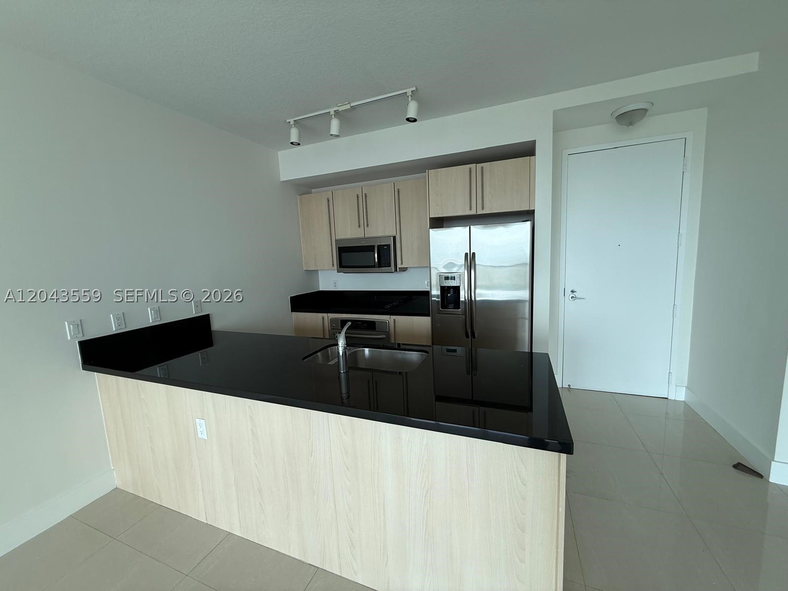 79 SW 12th St #3702-S, Miami FL 33130