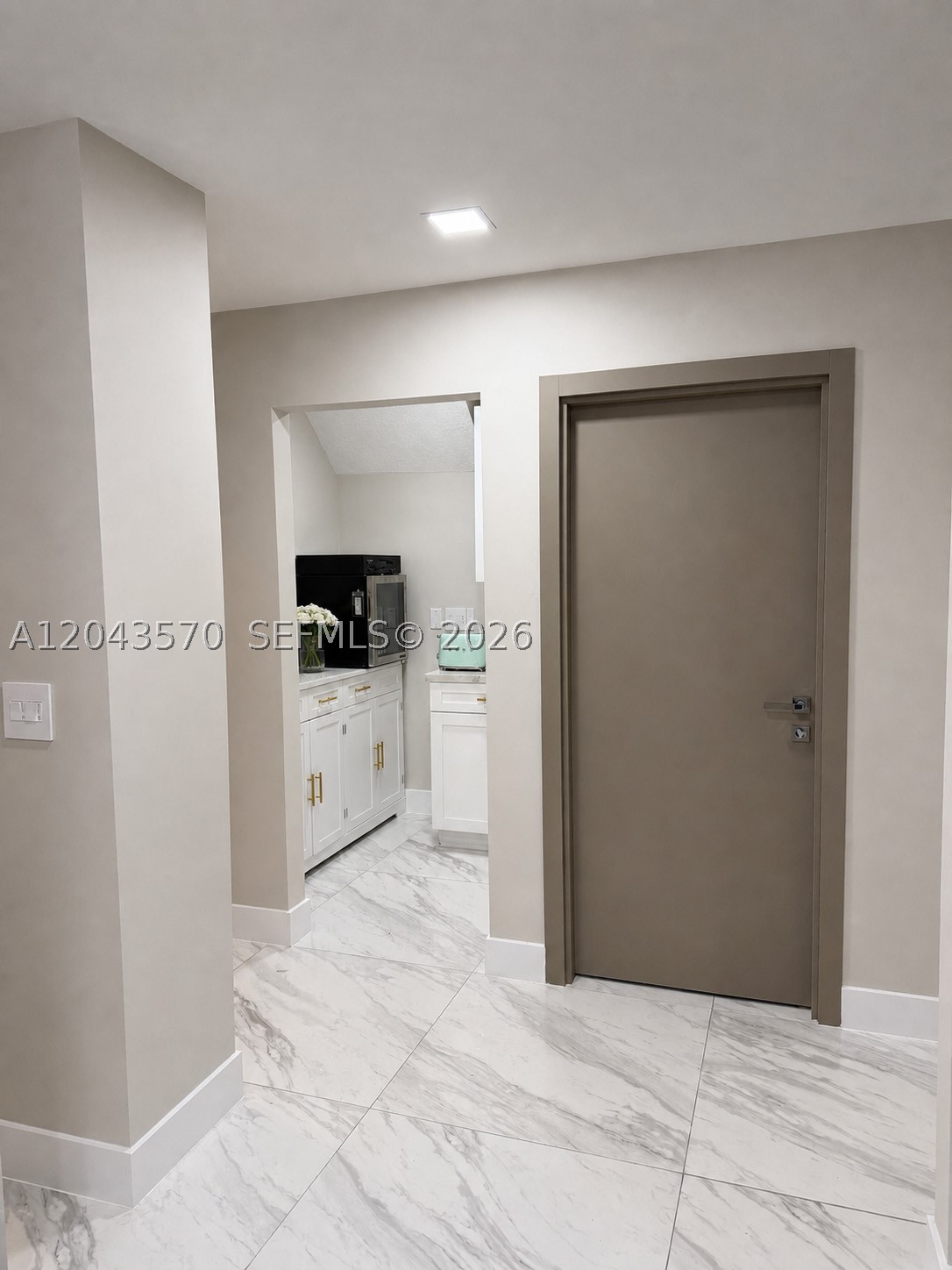 85 Gables Blvd, Weston FL 33326