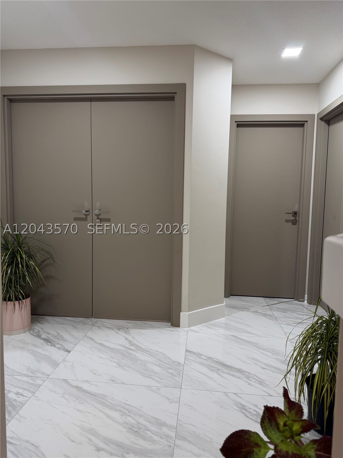 85 Gables Blvd, Weston FL 33326