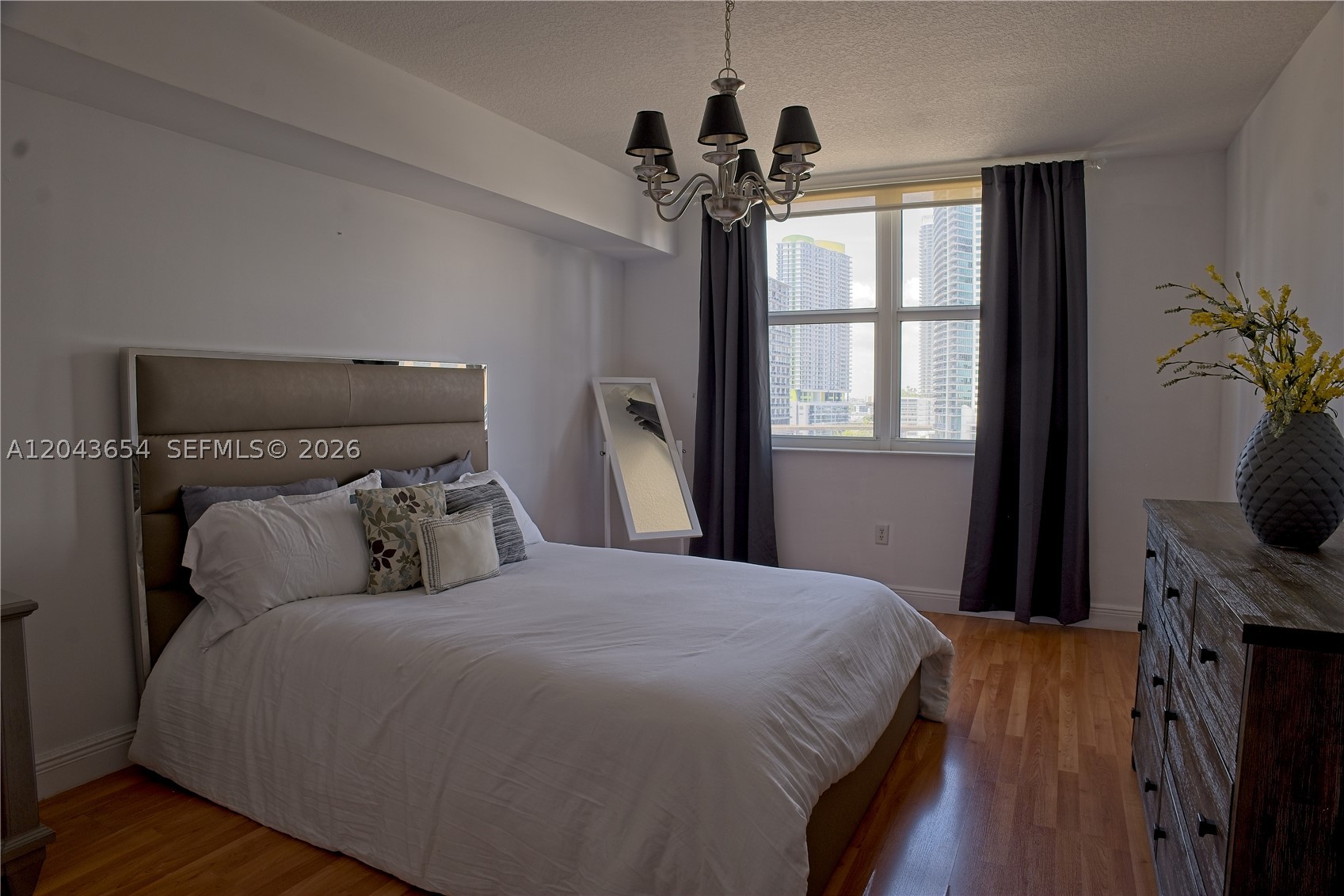 31 SE 5th #1203, Miami FL 33131