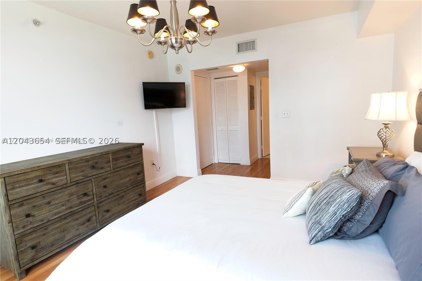 31 SE 5th #1203, Miami FL 33131