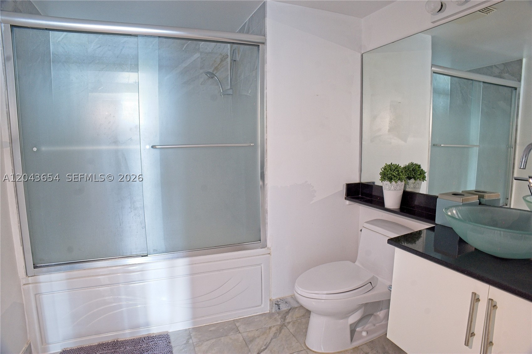 31 SE 5th #1203, Miami FL 33131