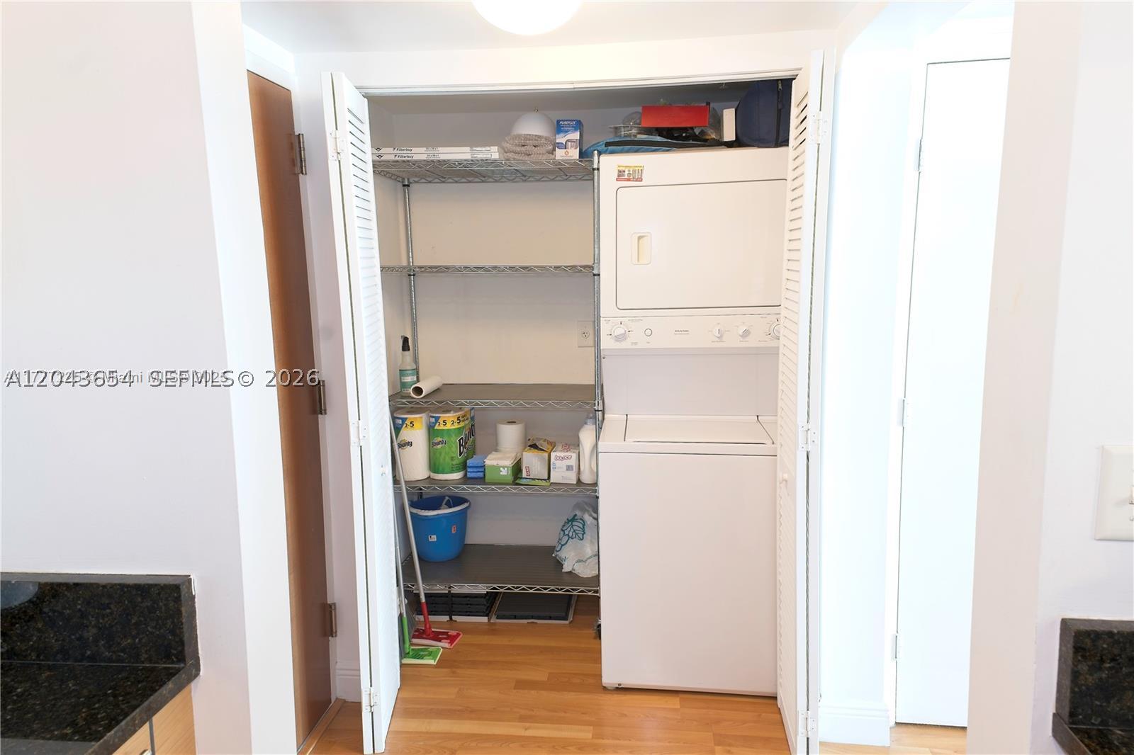 31 SE 5th #1203, Miami FL 33131