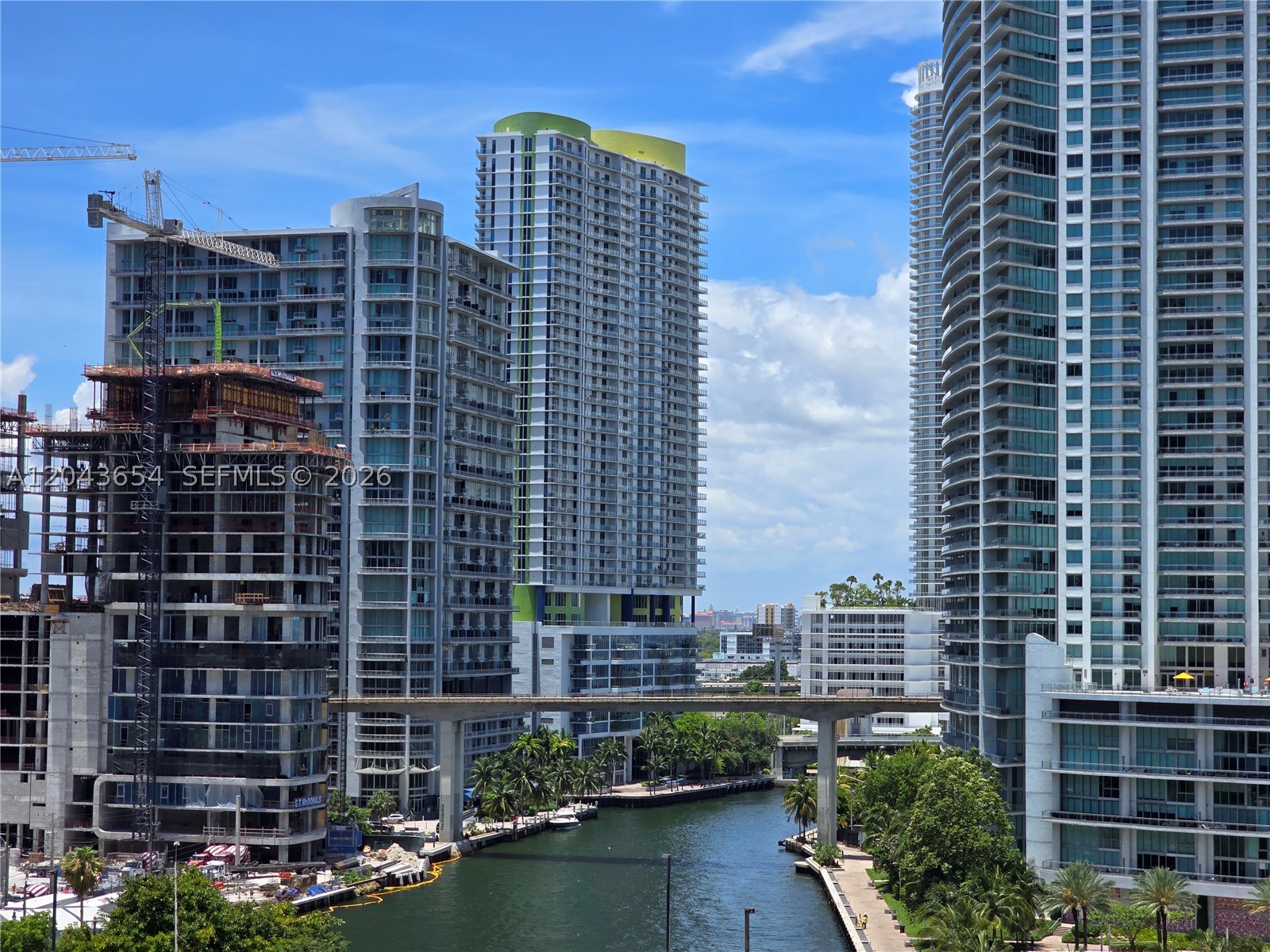 31 SE 5th #1203, Miami FL 33131