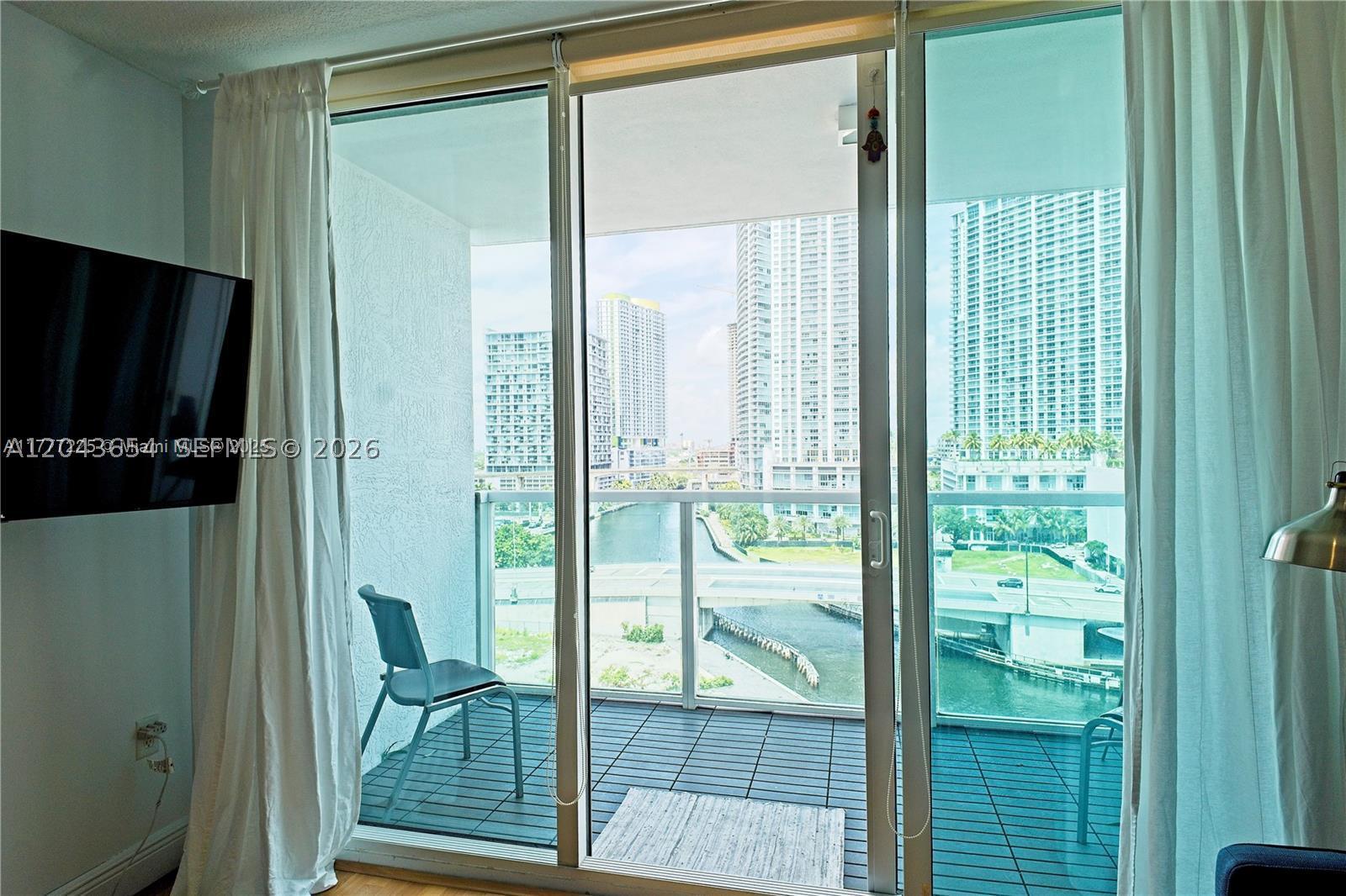 31 SE 5th #1203, Miami FL 33131