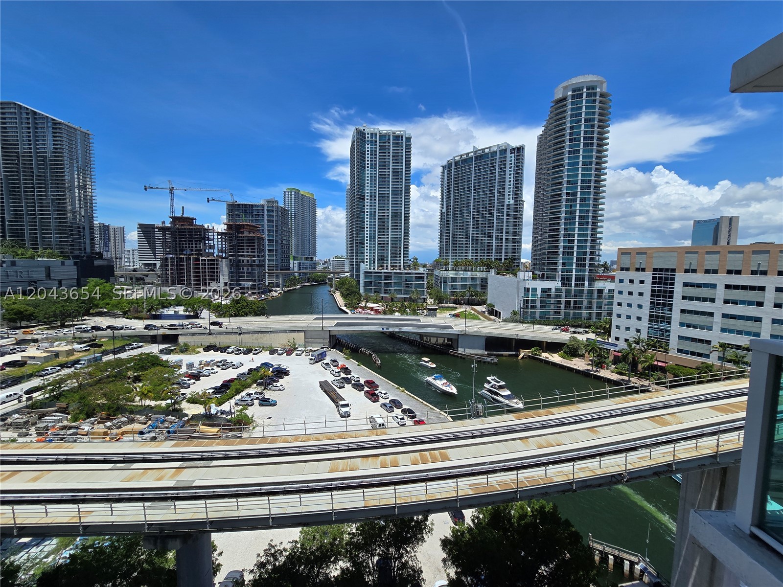 31 SE 5th #1203, Miami FL 33131
