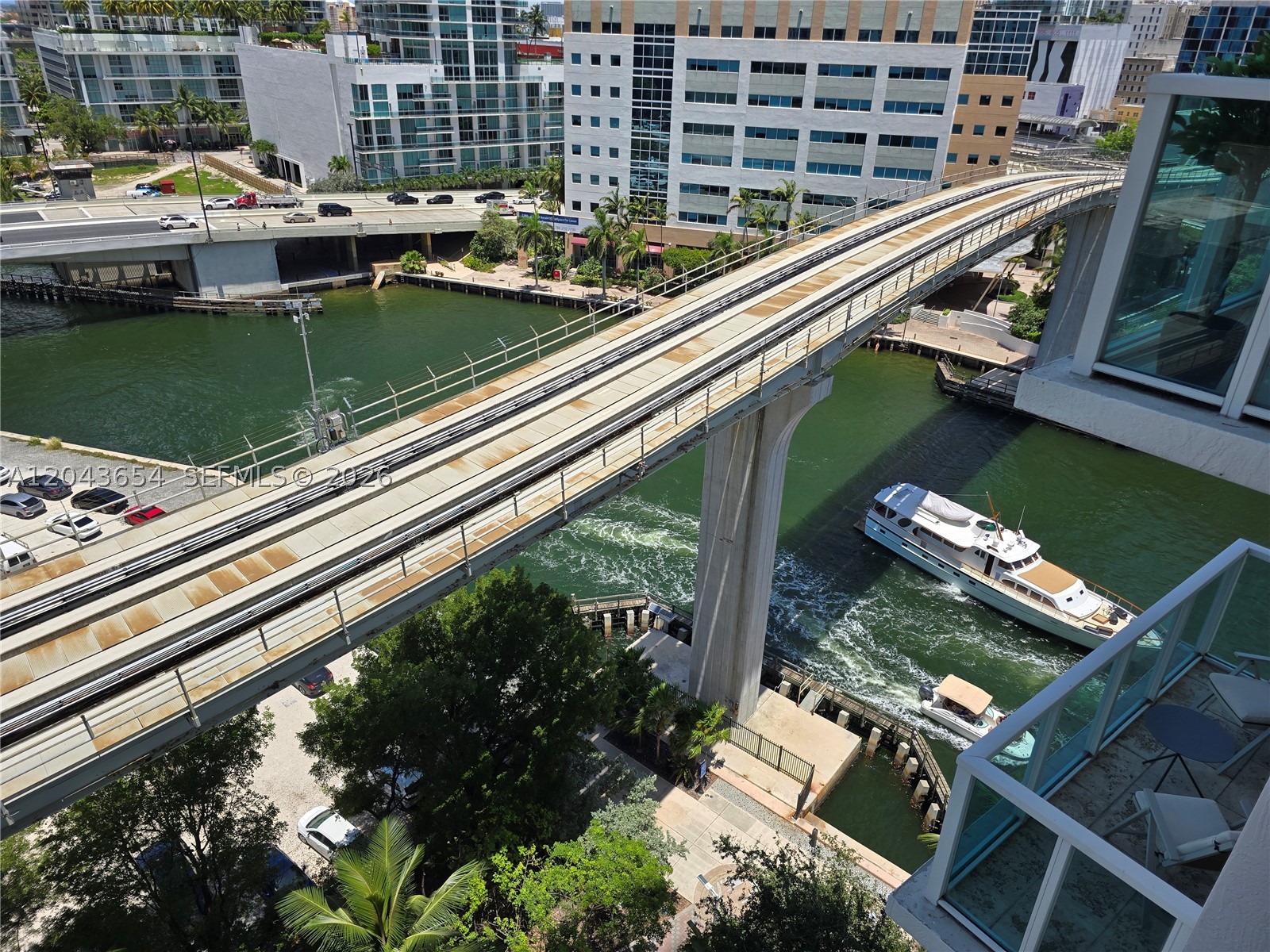 31 SE 5th #1203, Miami FL 33131