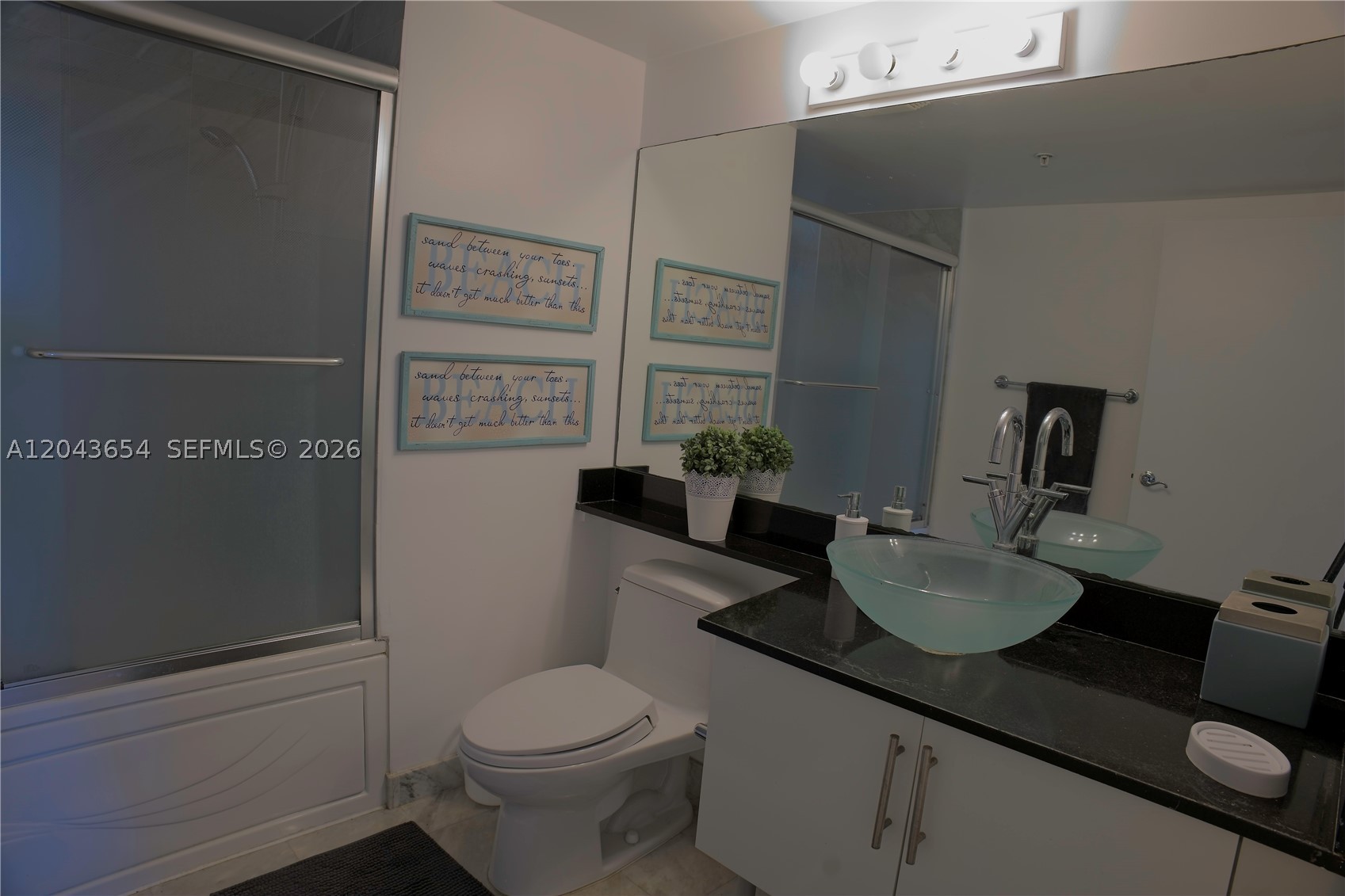 31 SE 5th #1203, Miami FL 33131