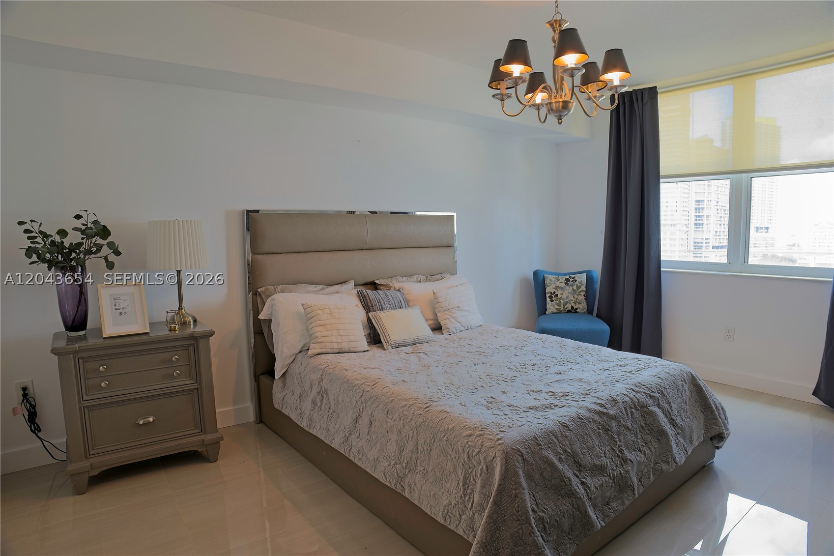31 SE 5th #1203, Miami FL 33131