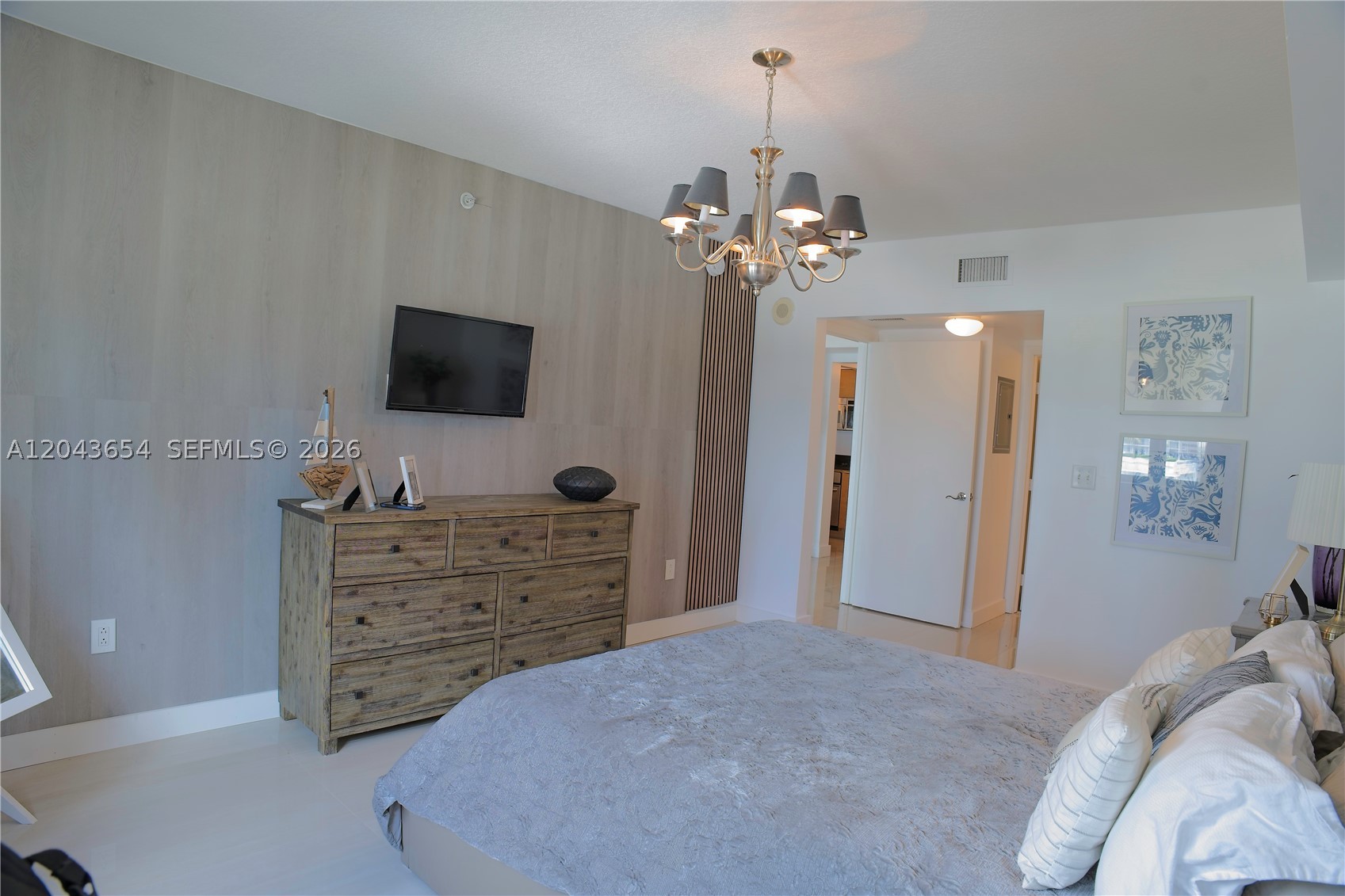 31 SE 5th #1203, Miami FL 33131