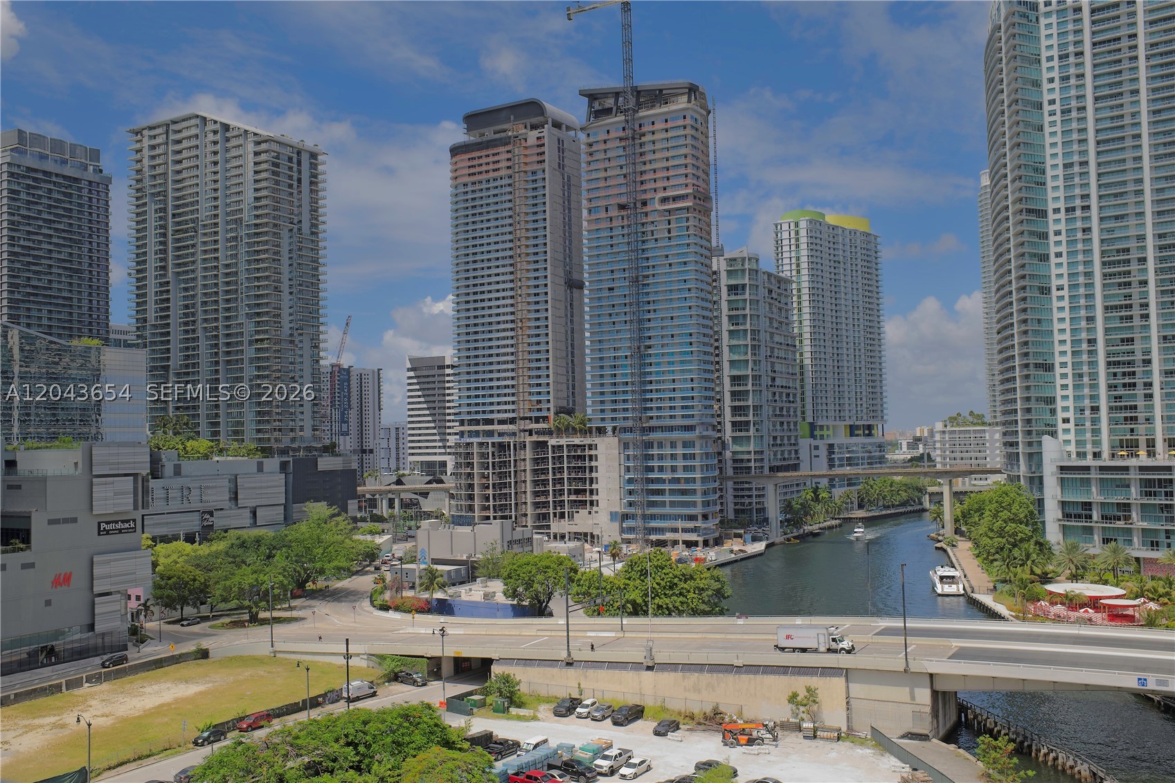 31 SE 5th #1203, Miami FL 33131