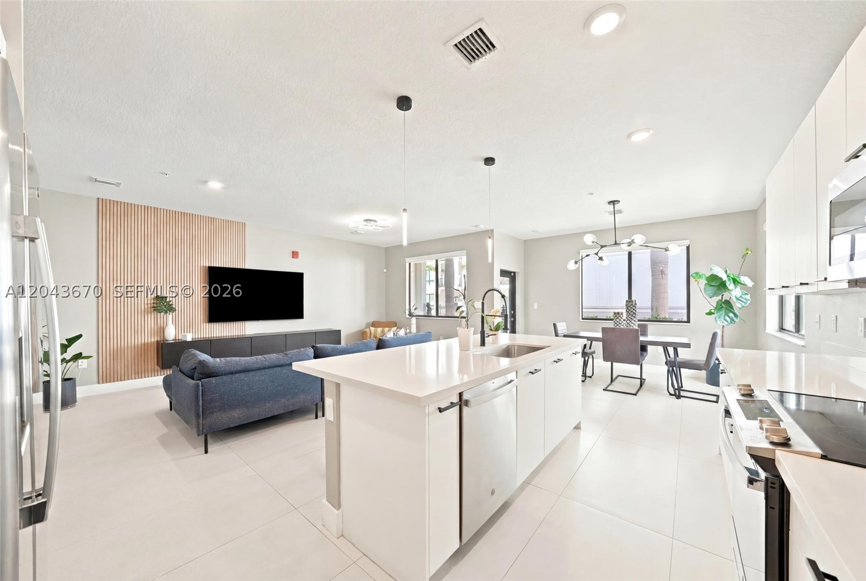 8167 NW 41st St #E-101, Doral FL 33166