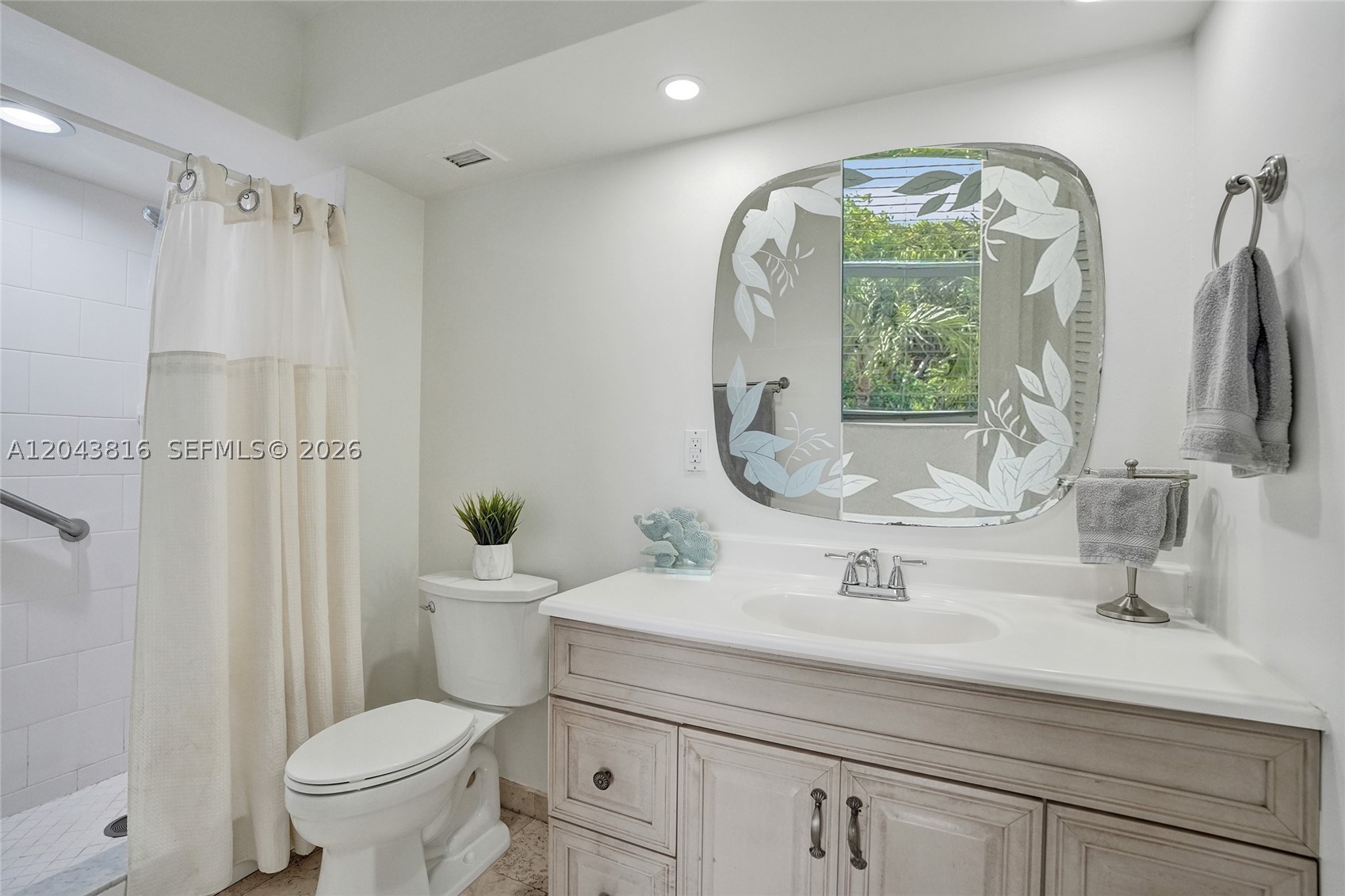 2639 N Riverside Dr #206, Pompano Beach FL 33062