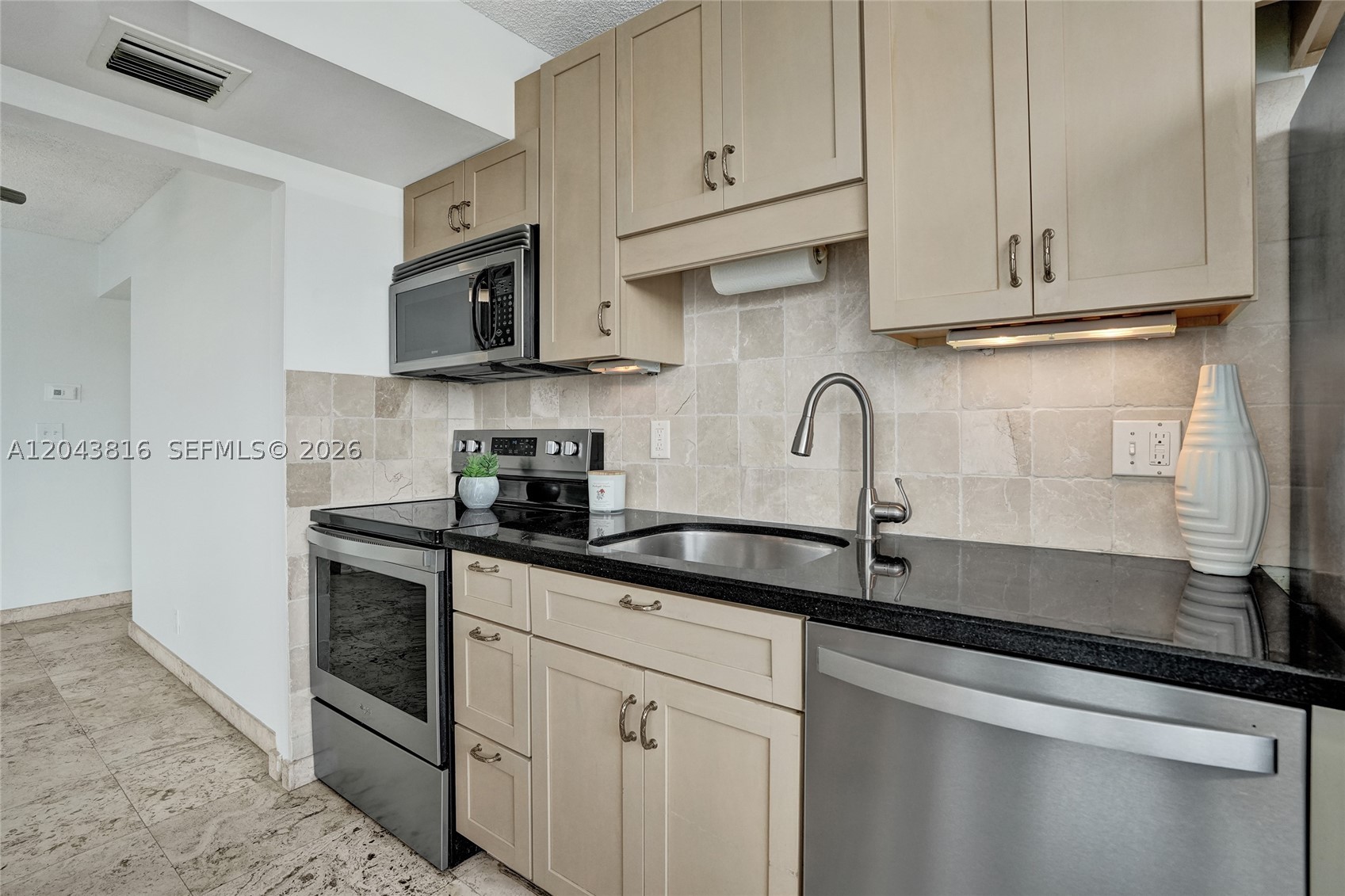 2639 N Riverside Dr #206, Pompano Beach FL 33062