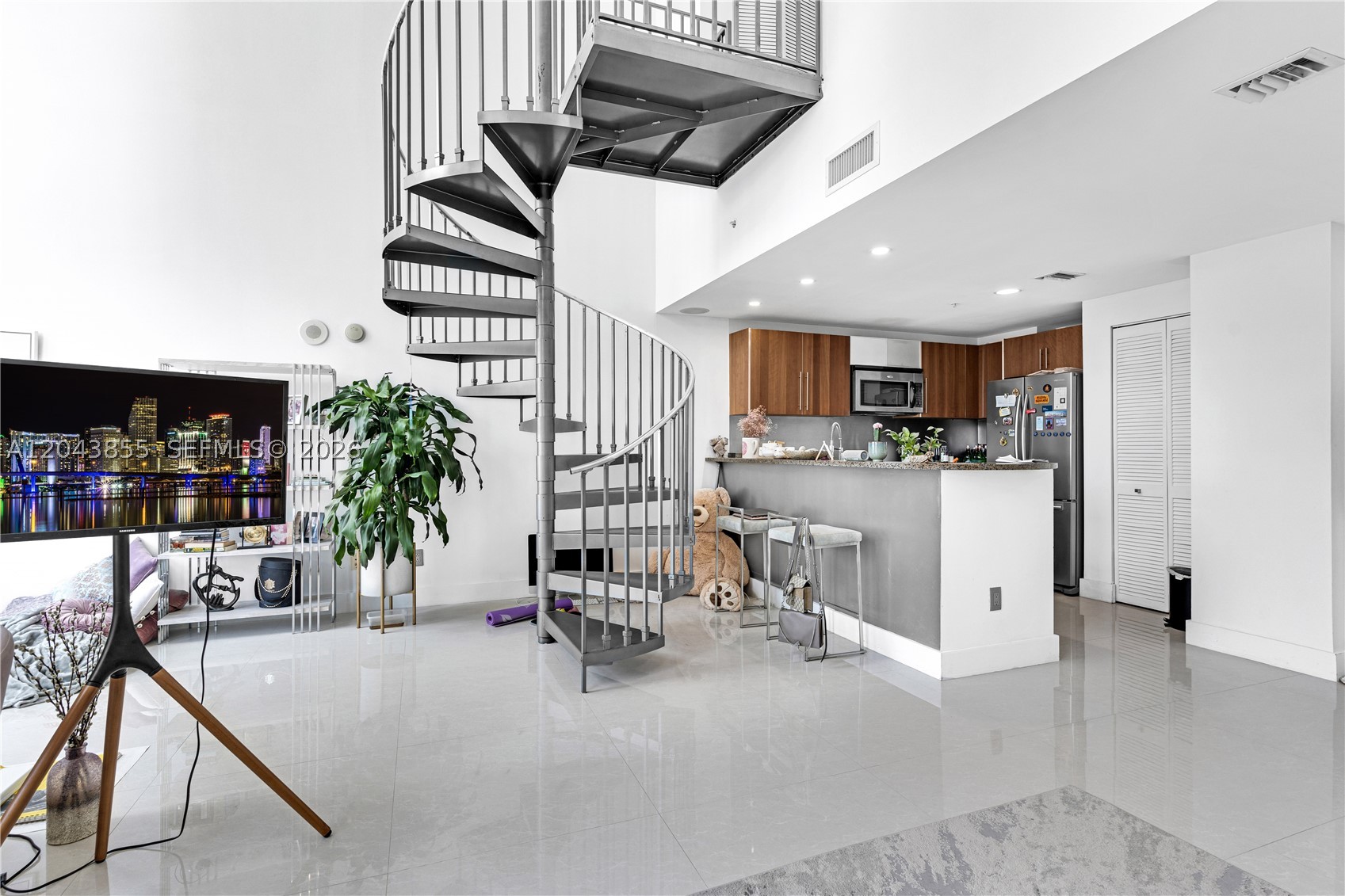 300 S Biscayne Blvd #L-612, Miami FL 33131