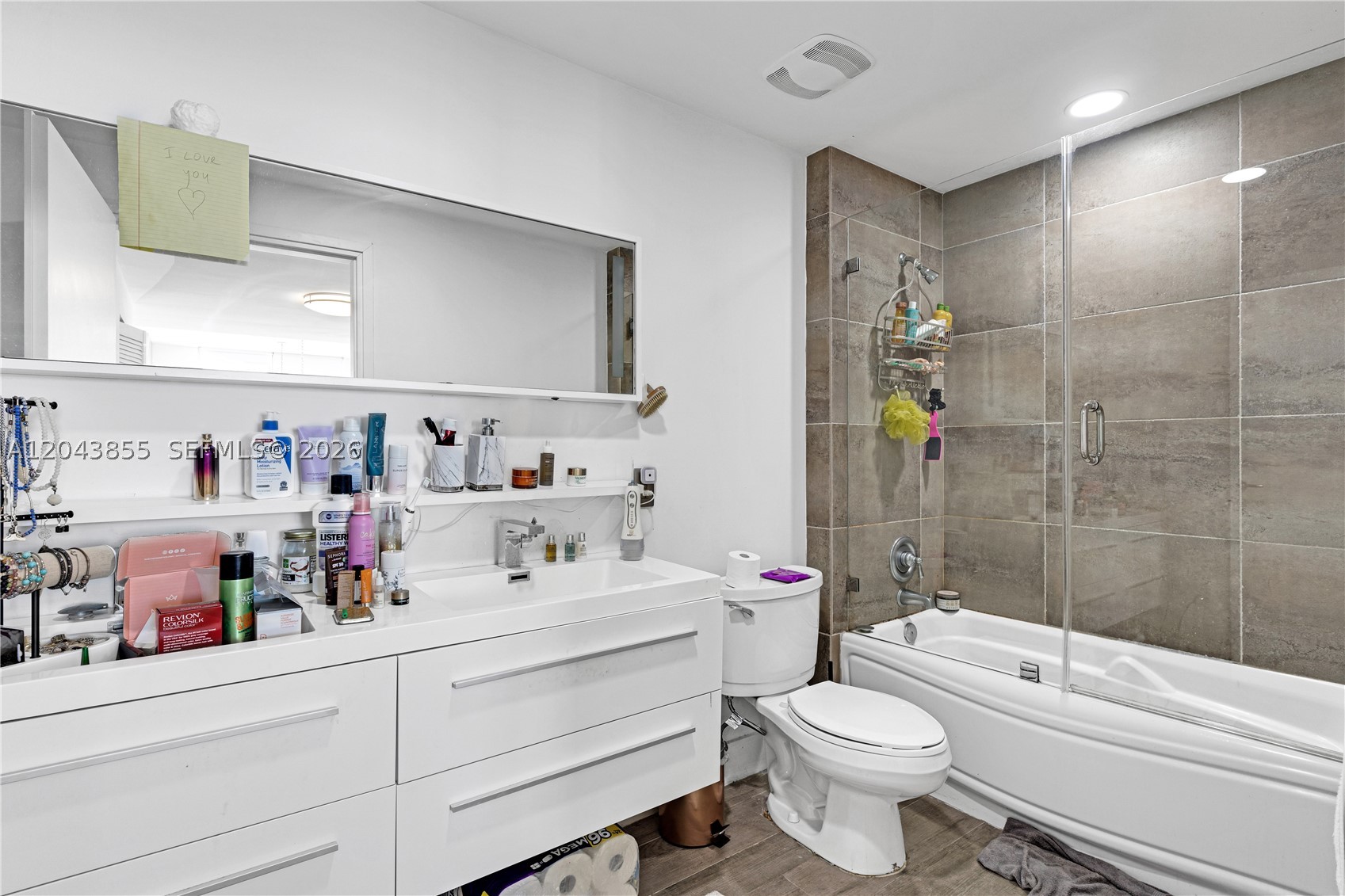 300 S Biscayne Blvd #L-612, Miami FL 33131