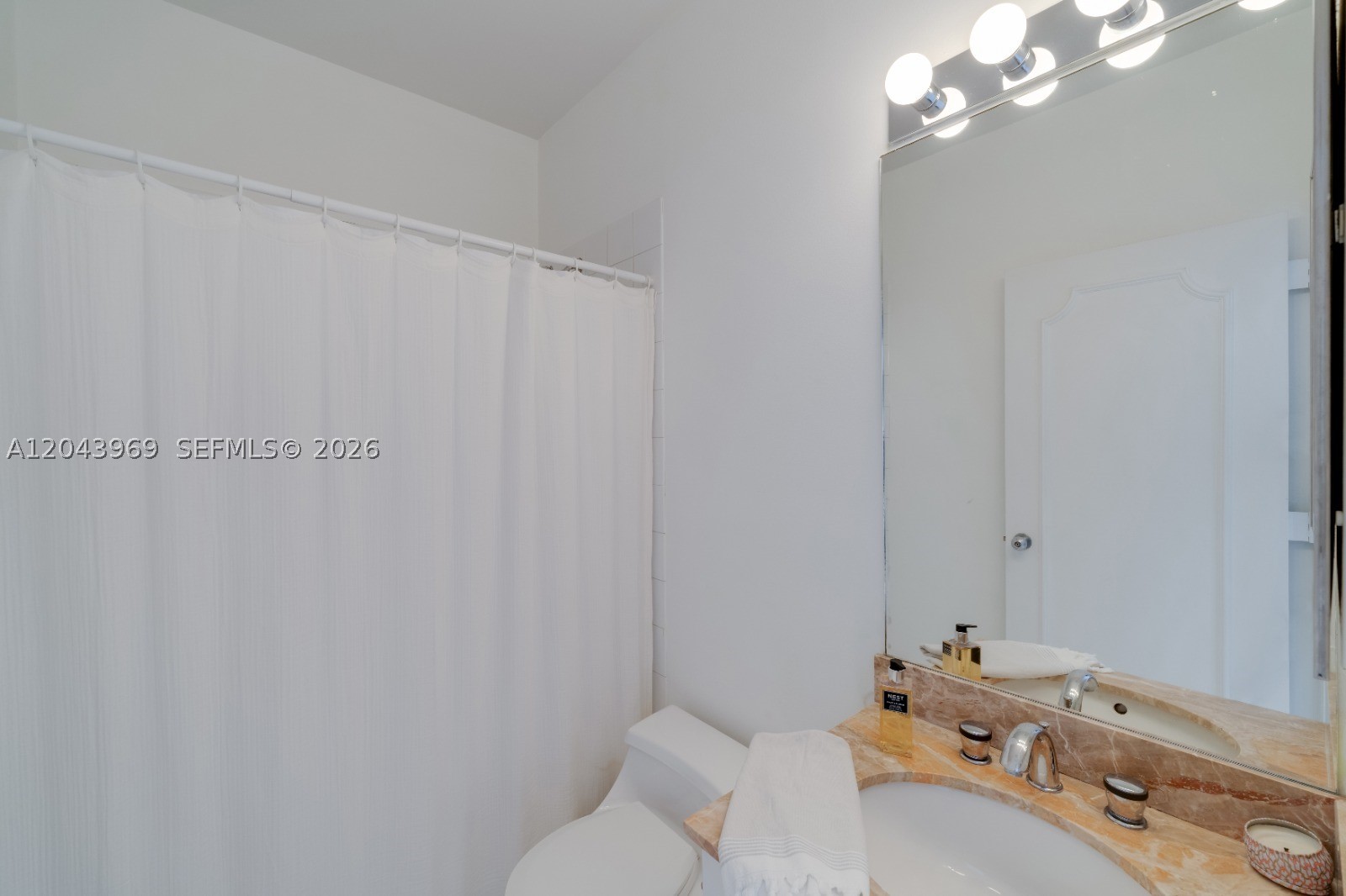 888 Brickell Key Dr #2610, Miami FL 33131
