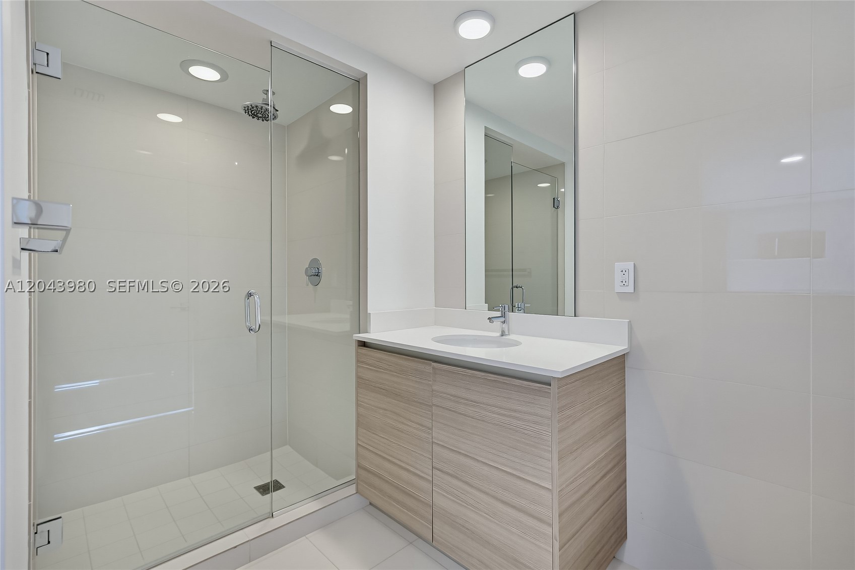 121 NE 34th St #PH3206, Miami FL 33137