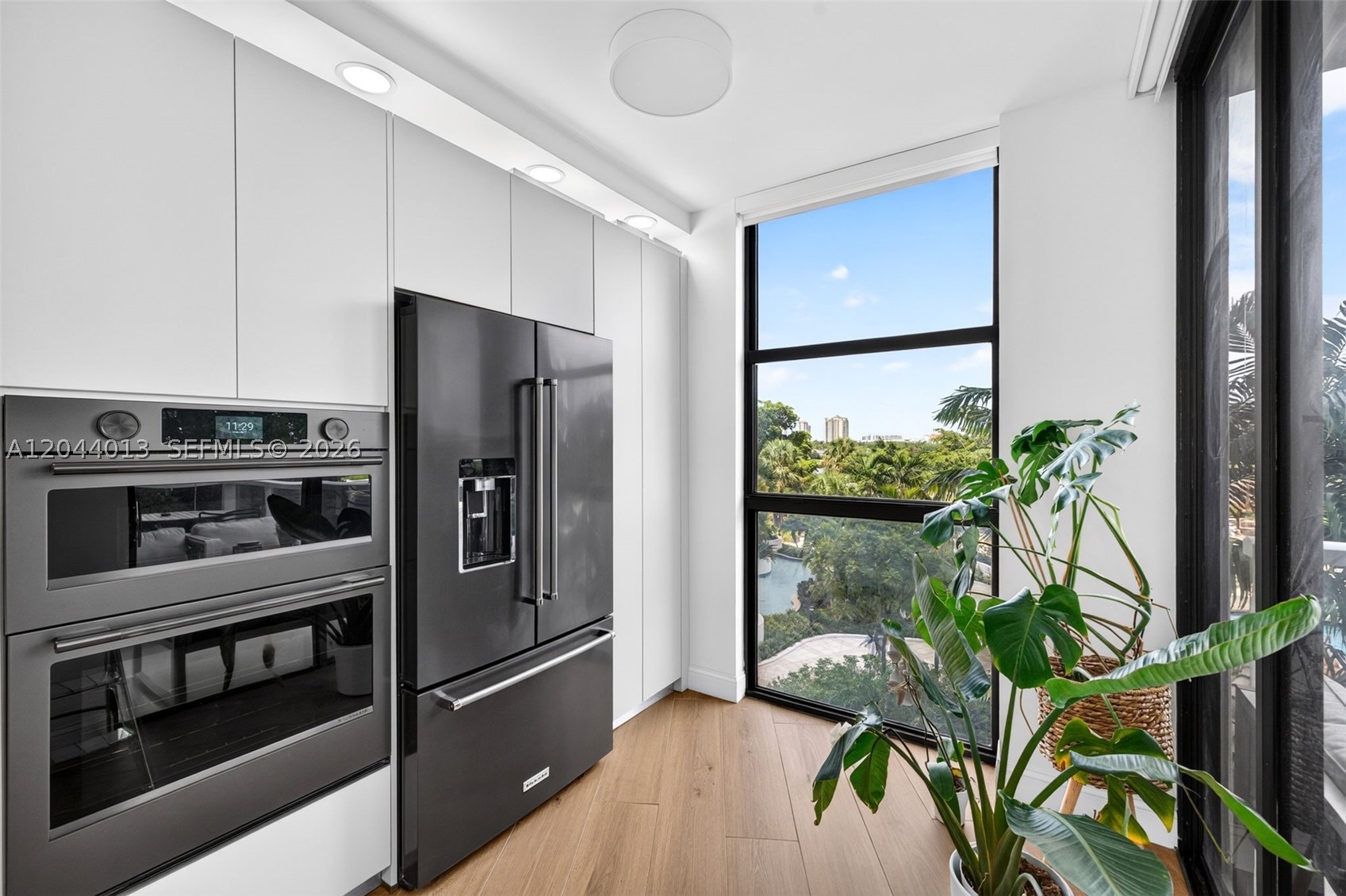 20281 E Country Club Dr #407, Aventura FL 33180