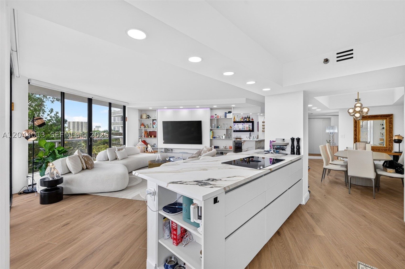 20281 E Country Club Dr #407, Aventura FL 33180
