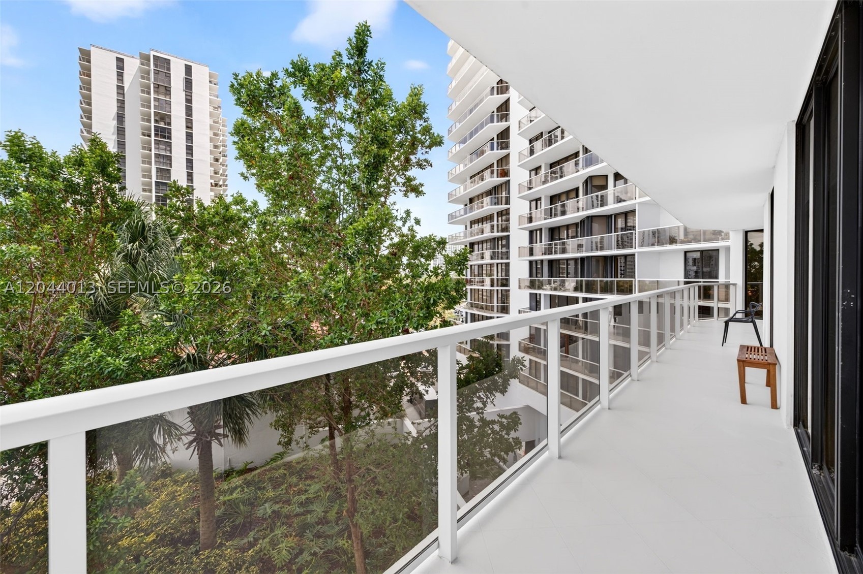 20281 E Country Club Dr #407, Aventura FL 33180
