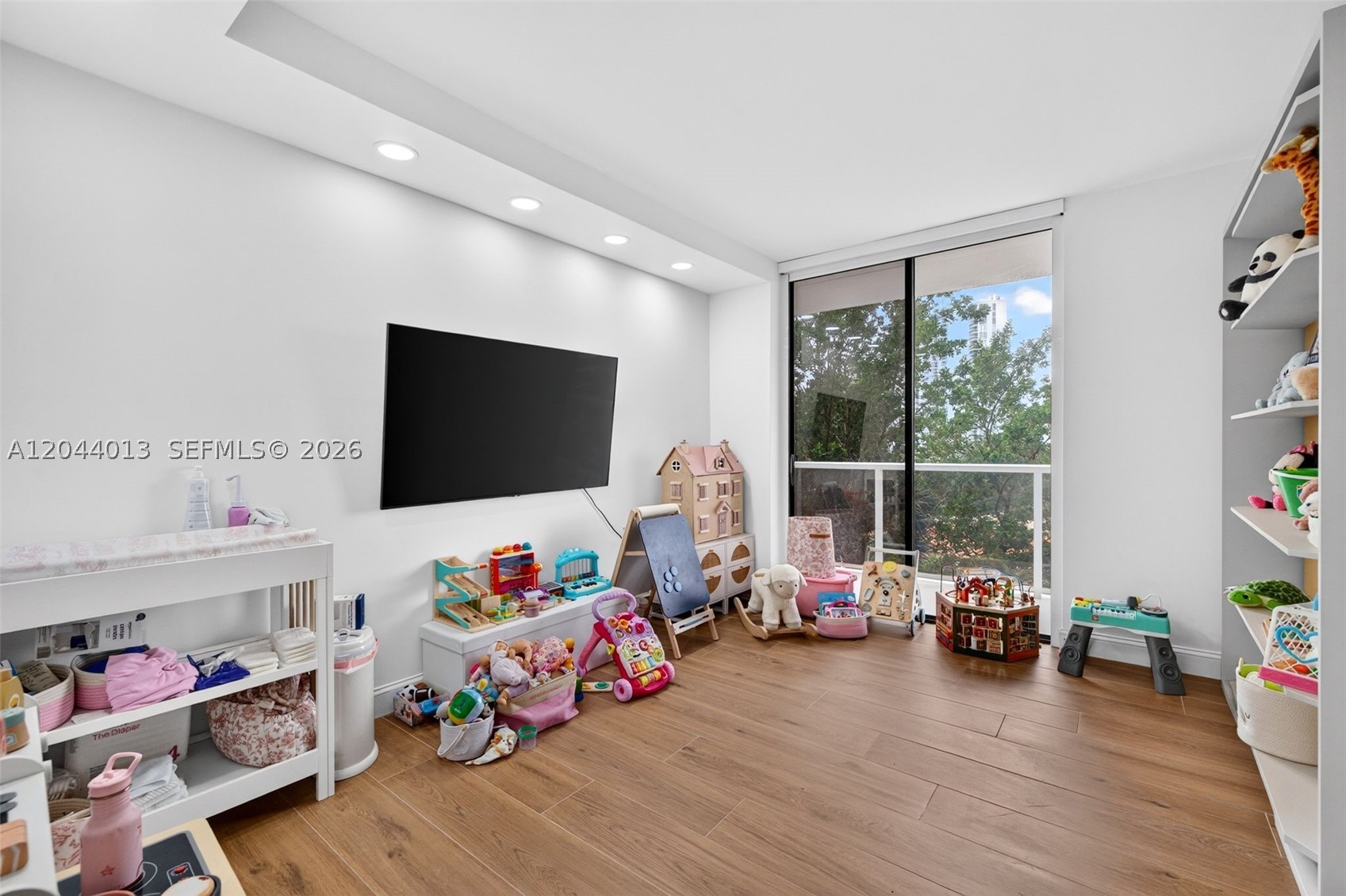 20281 E Country Club Dr #407, Aventura FL 33180