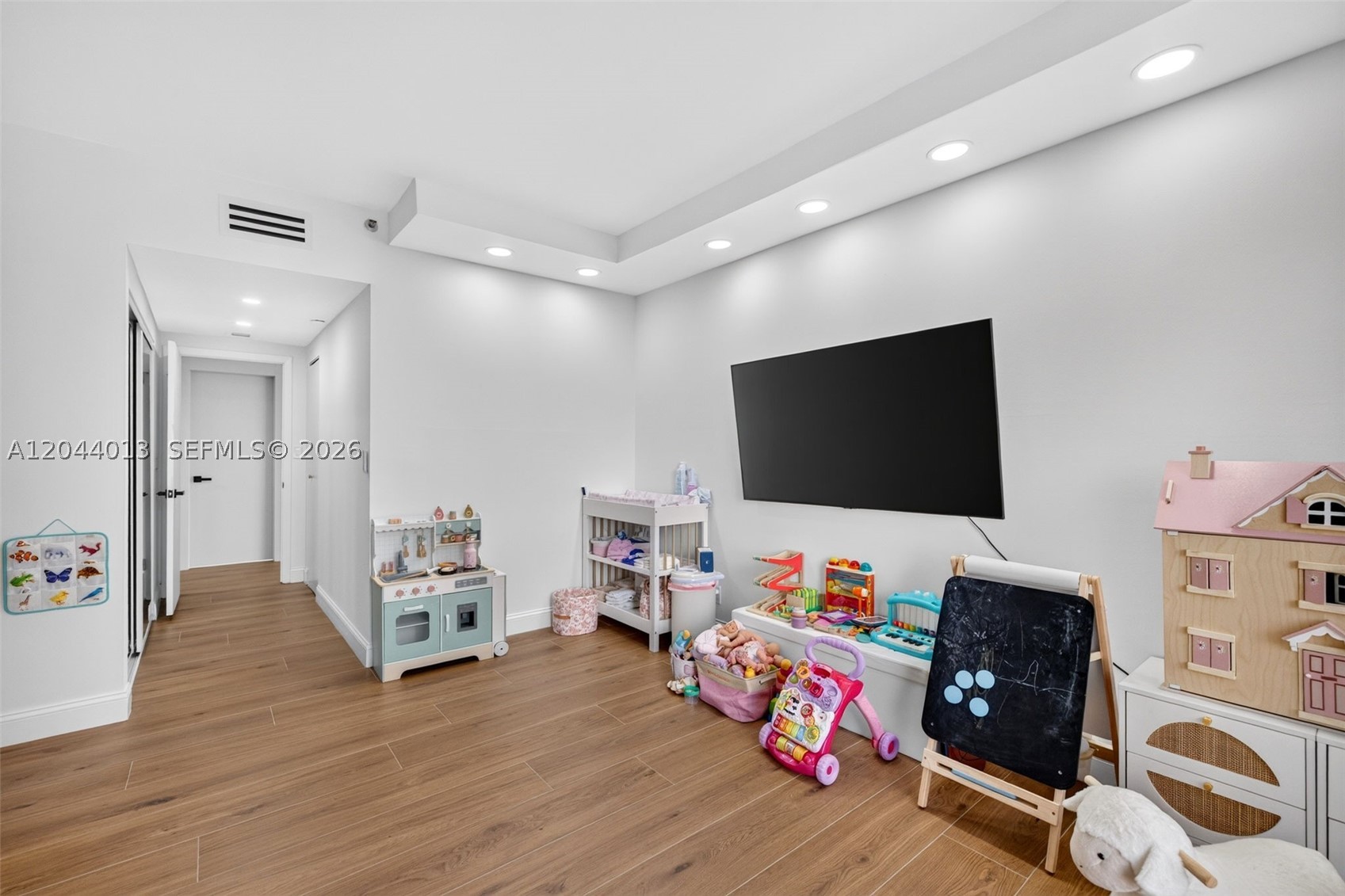 20281 E Country Club Dr #407, Aventura FL 33180