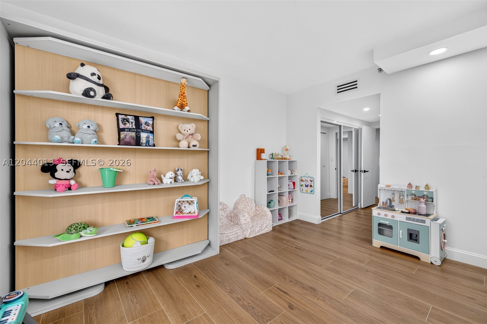 20281 E Country Club Dr #407, Aventura FL 33180
