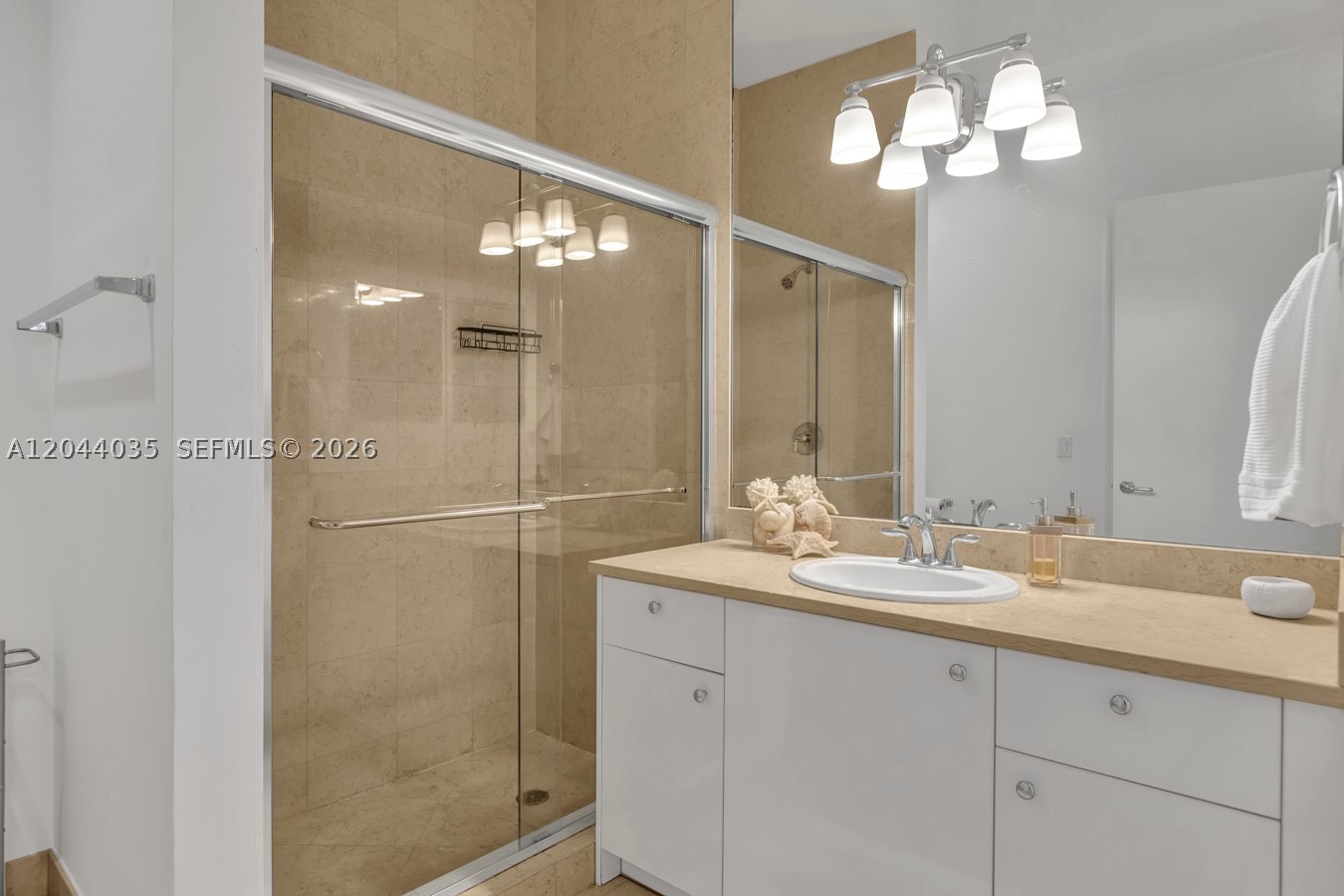 20000 E Country Club Dr #108, Aventura FL 33180