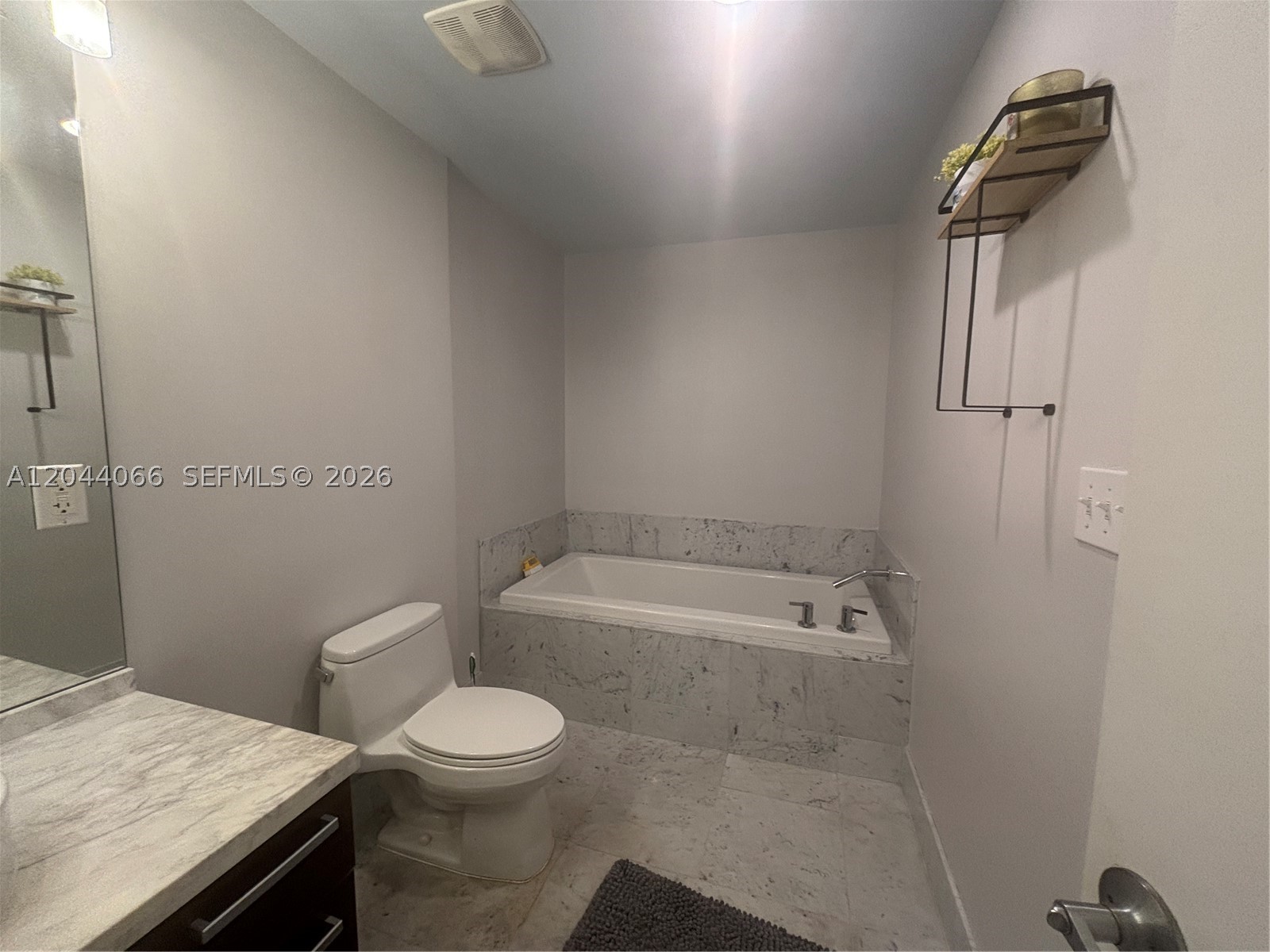 253 NE 2nd St #1204, Miami FL 33132