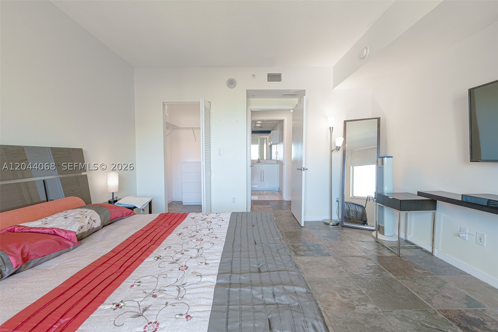 325 S Biscayne Blvd #3624, Miami FL 33131