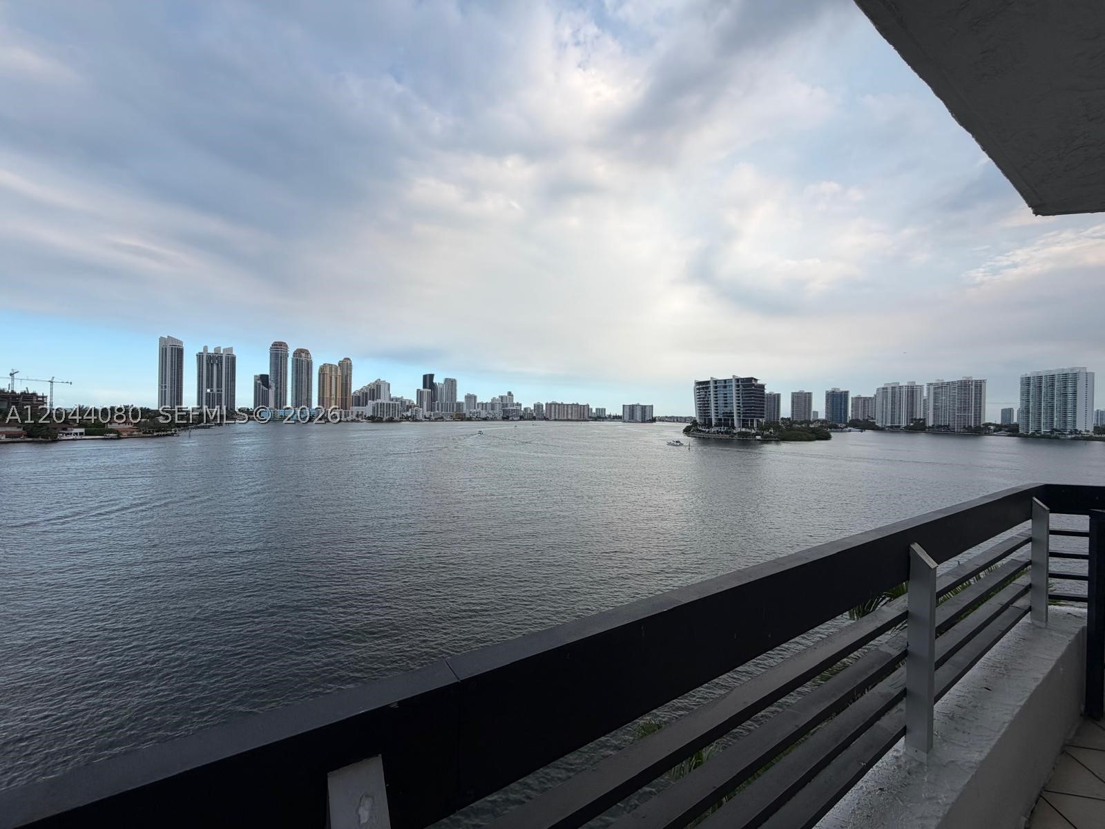 3600 Mystic Pointe Dr #718, Aventura FL 33180