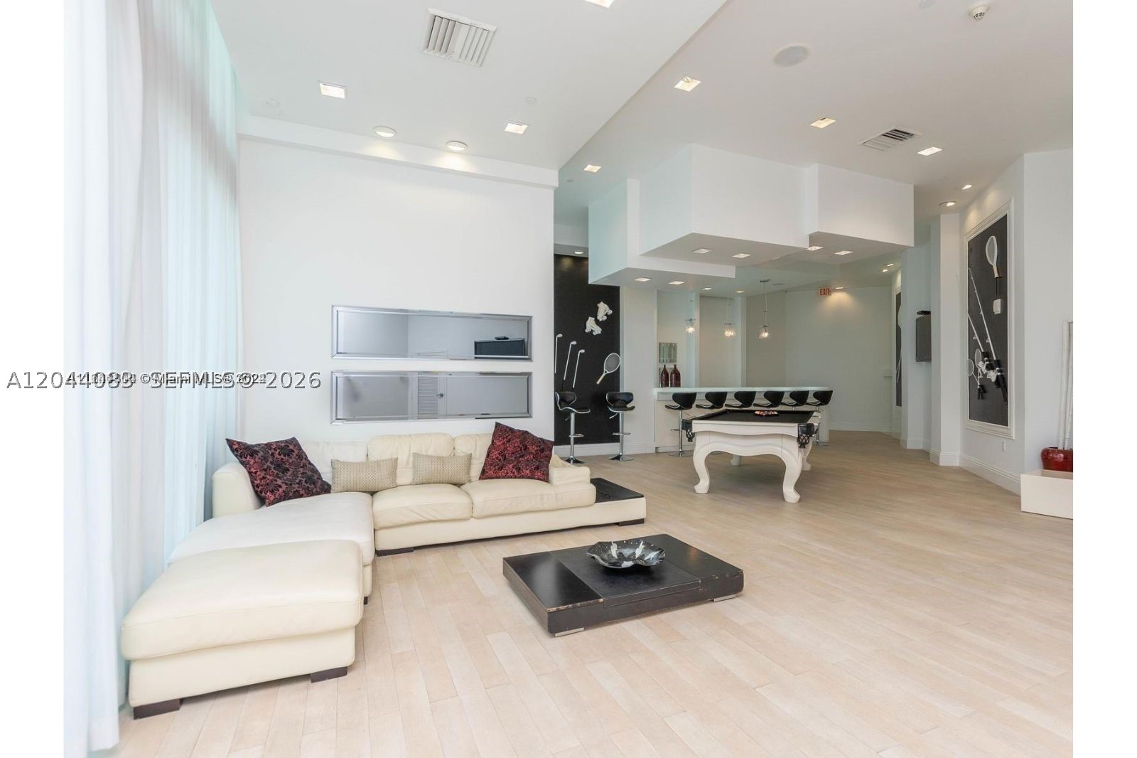 350 S Miami Ave #713, Miami FL 33130