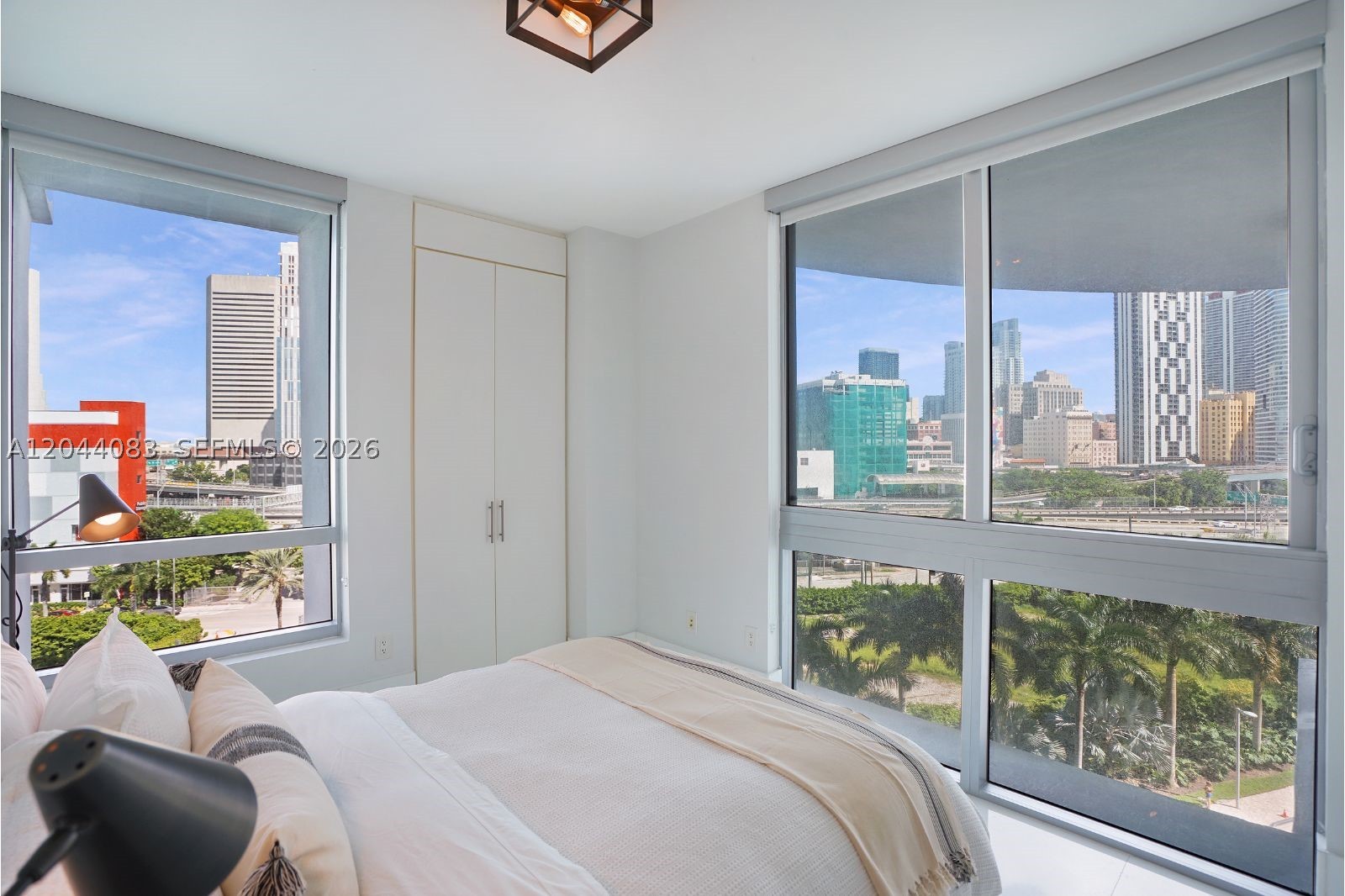 350 S Miami Ave #713, Miami FL 33130