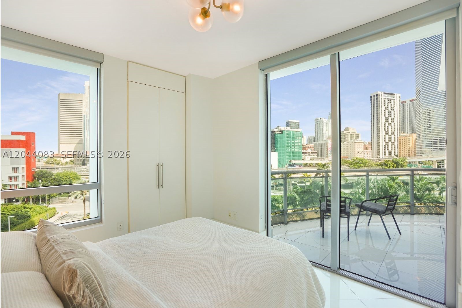 350 S Miami Ave #713, Miami FL 33130