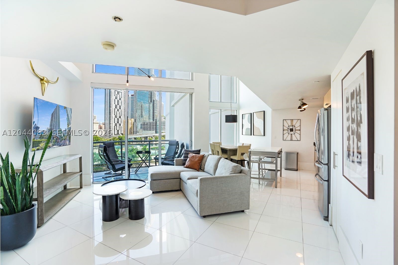 350 S Miami Ave #713, Miami FL 33130