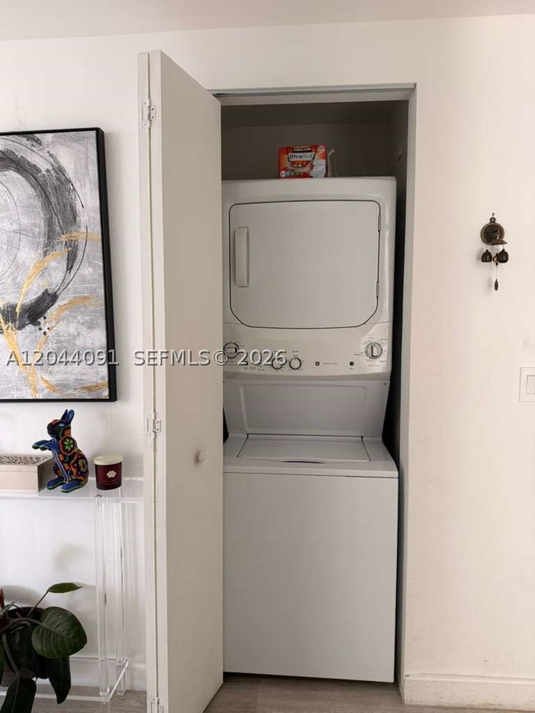 55 SW 9th St #2208, Miami FL 33130