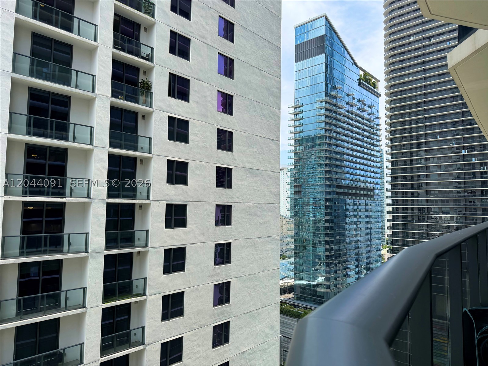 55 SW 9th St #2208, Miami FL 33130