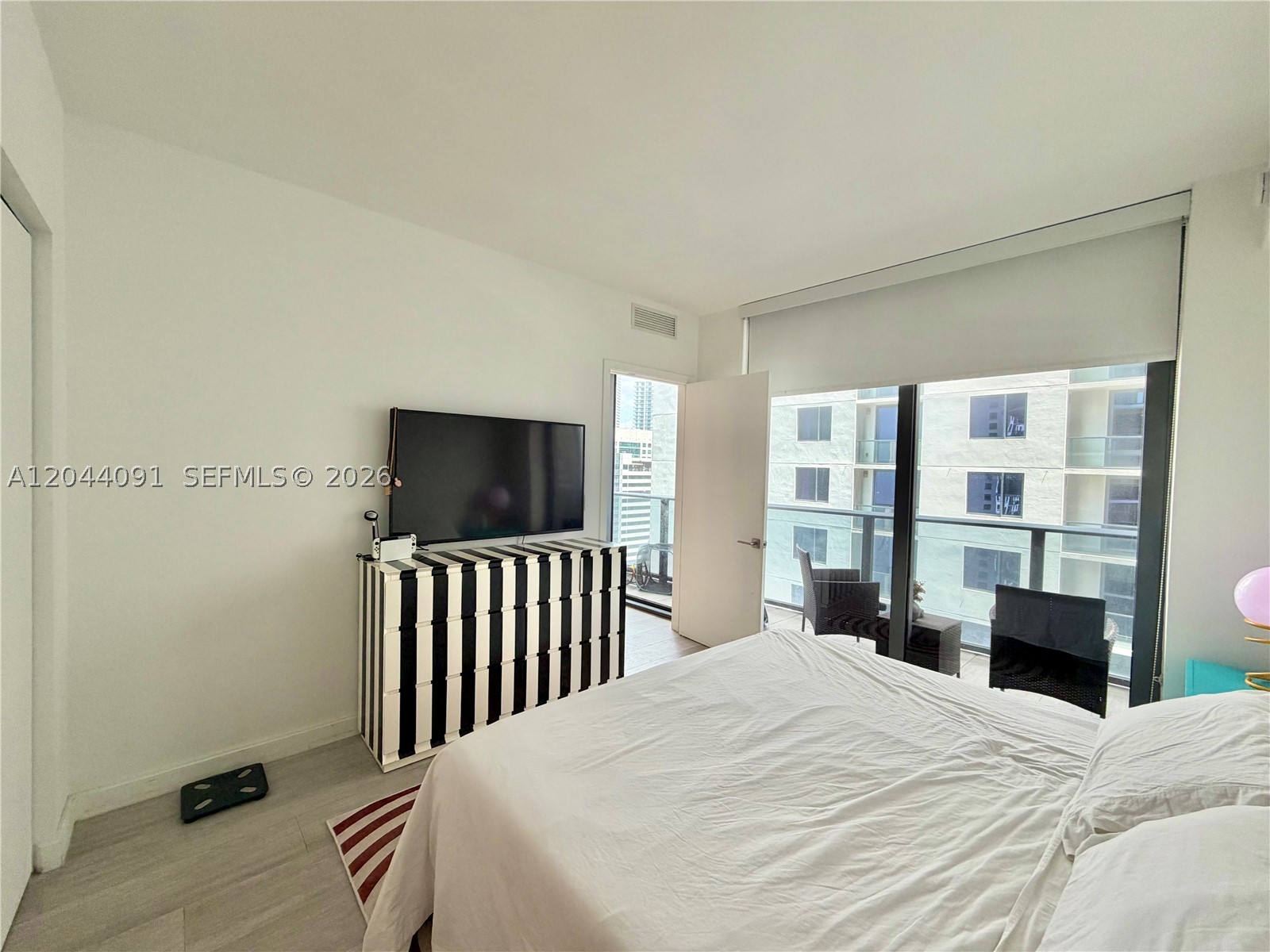 55 SW 9th St #2208, Miami FL 33130