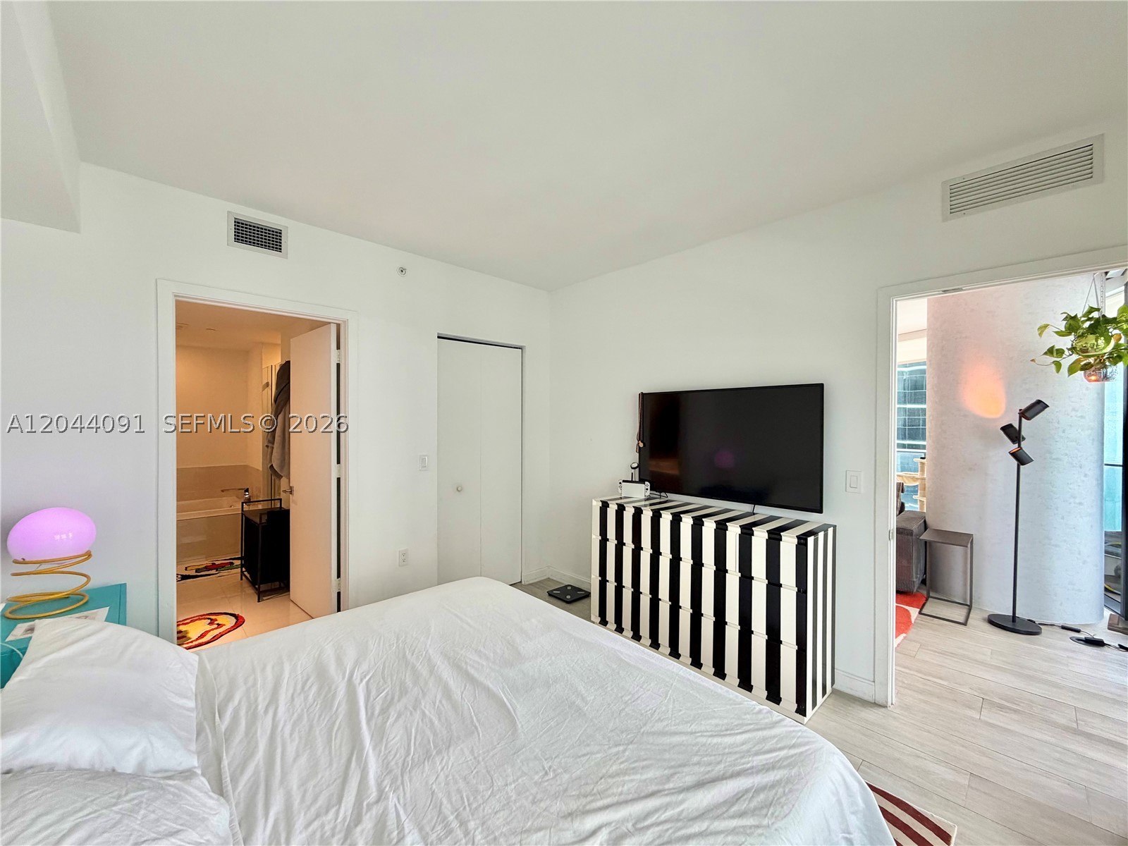 55 SW 9th St #2208, Miami FL 33130